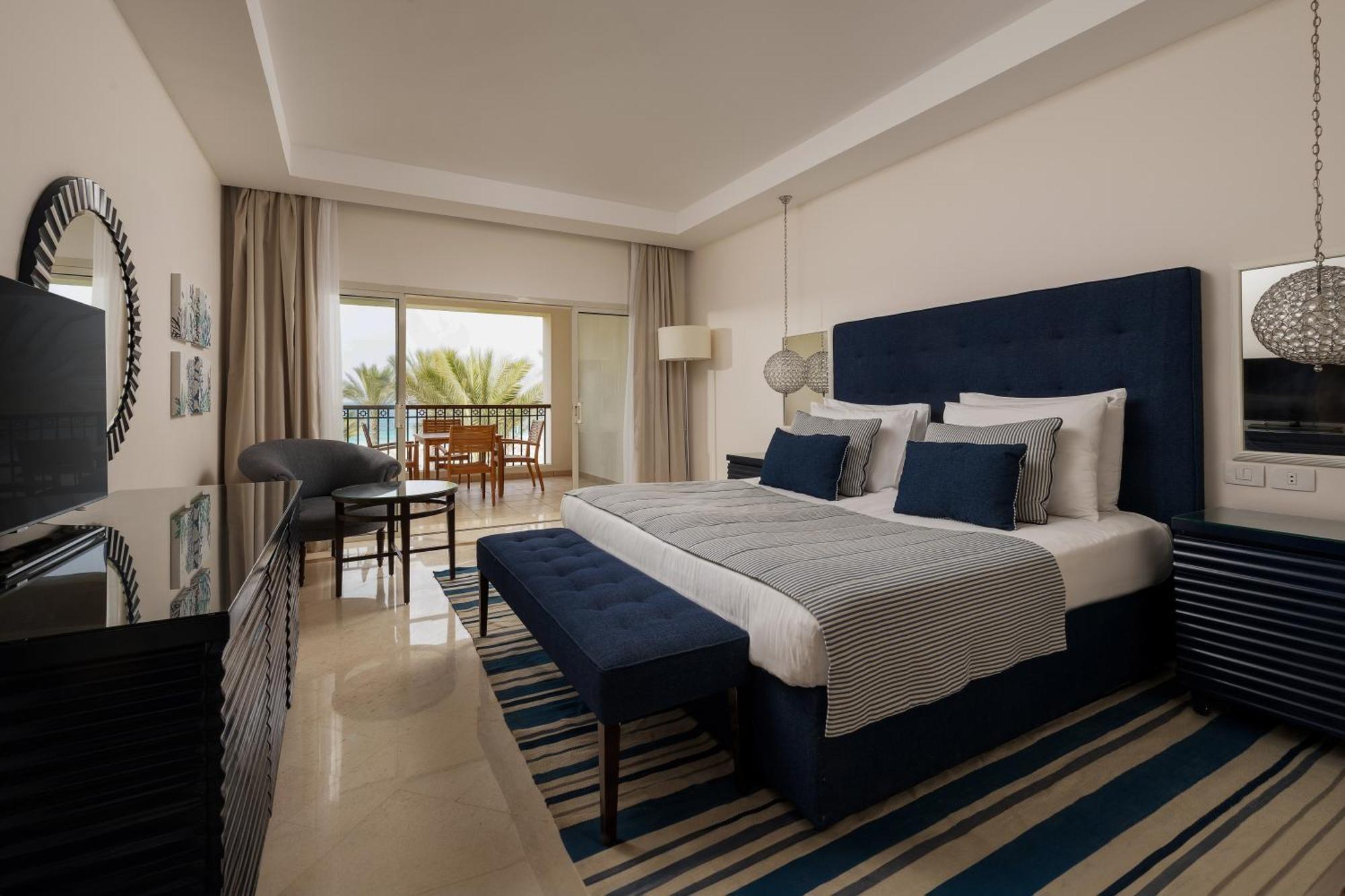 Executive Suite Queen Bed Sea View,1539342739:JPEG