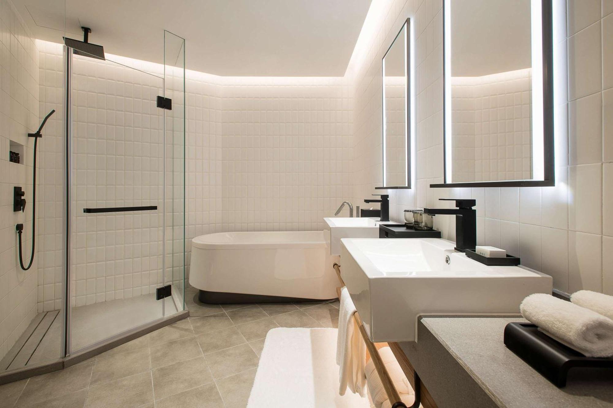Wellness Suite with One King Bed