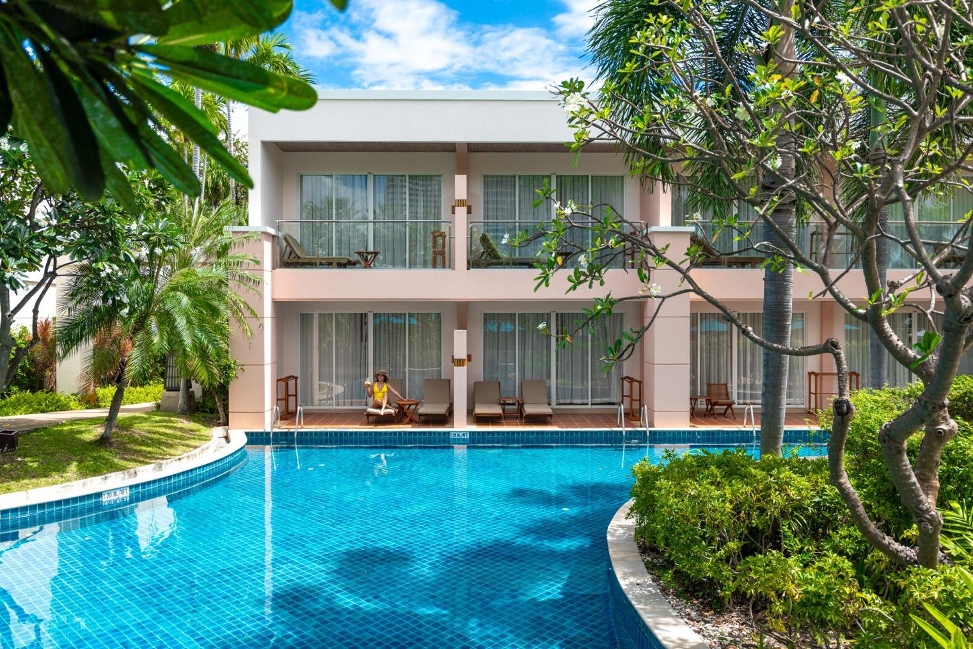 Lagoon View, Guest room, 1 King, Pool view, Balcony,1548235195:JPEG