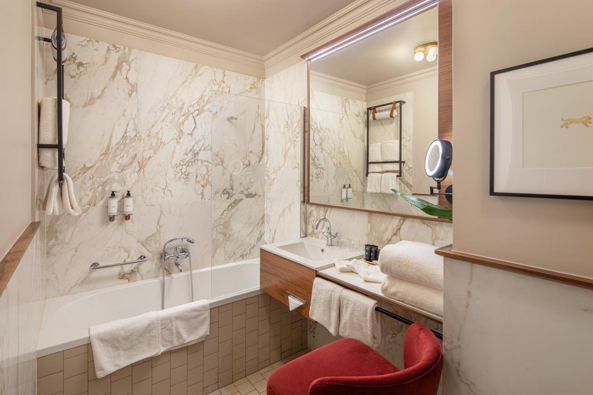 Deluxe King Suite