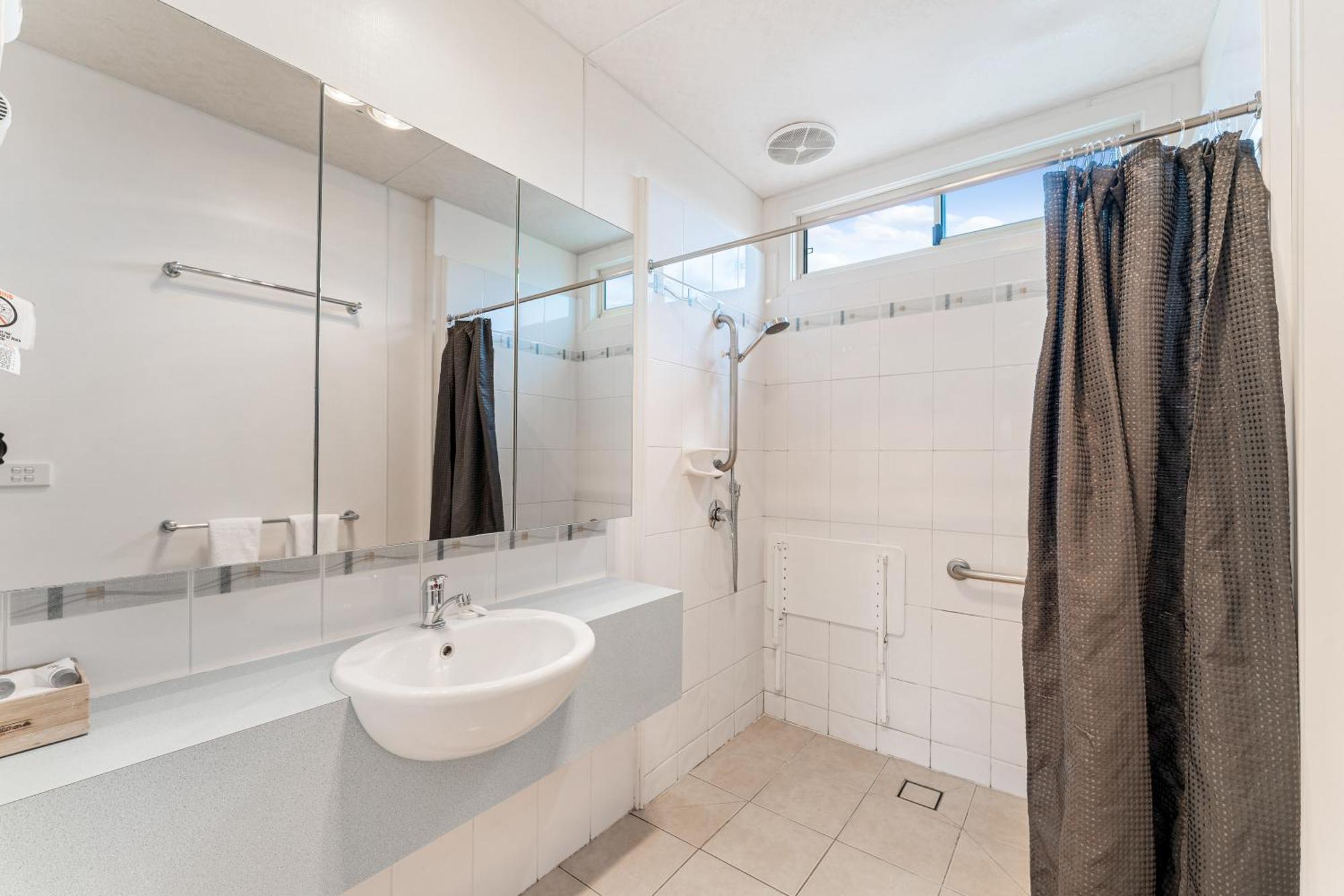 Bronze 2 Bedroom 5 Berth