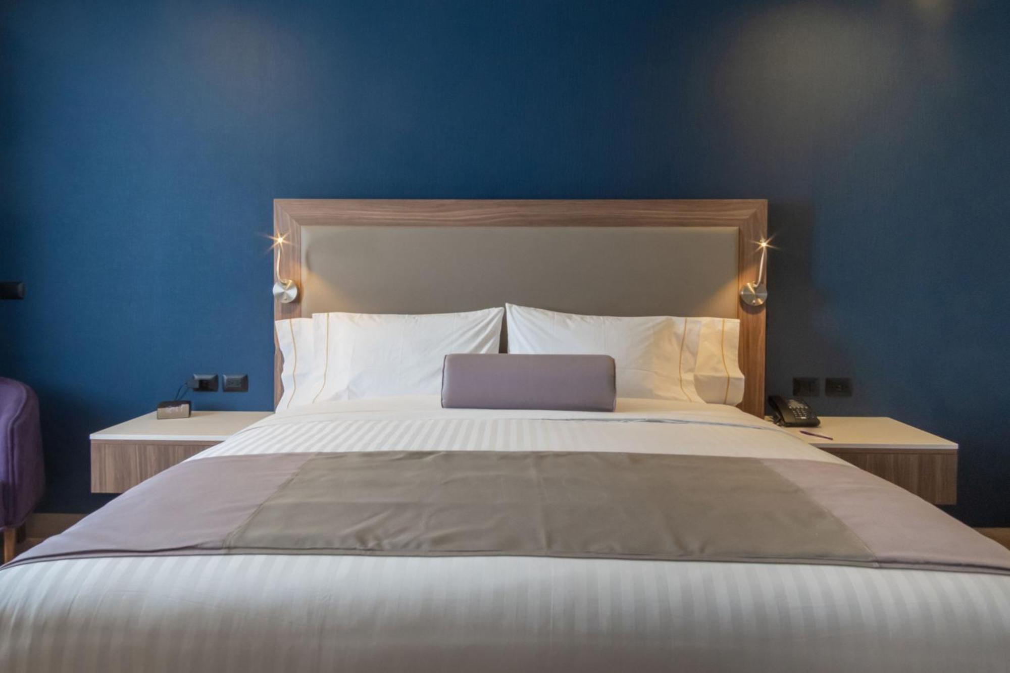 Traditional King Room City View