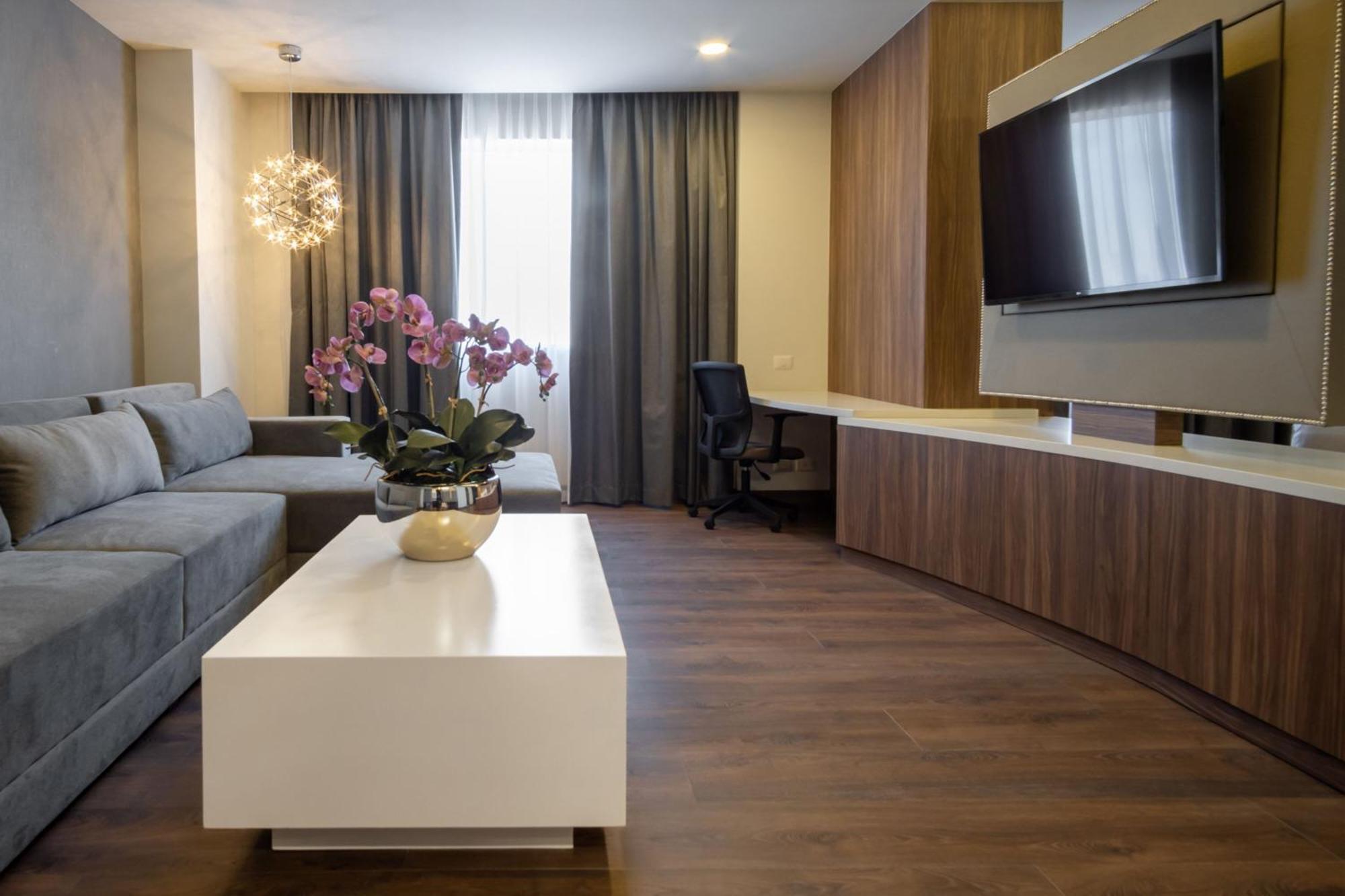 Junior King Suite City View