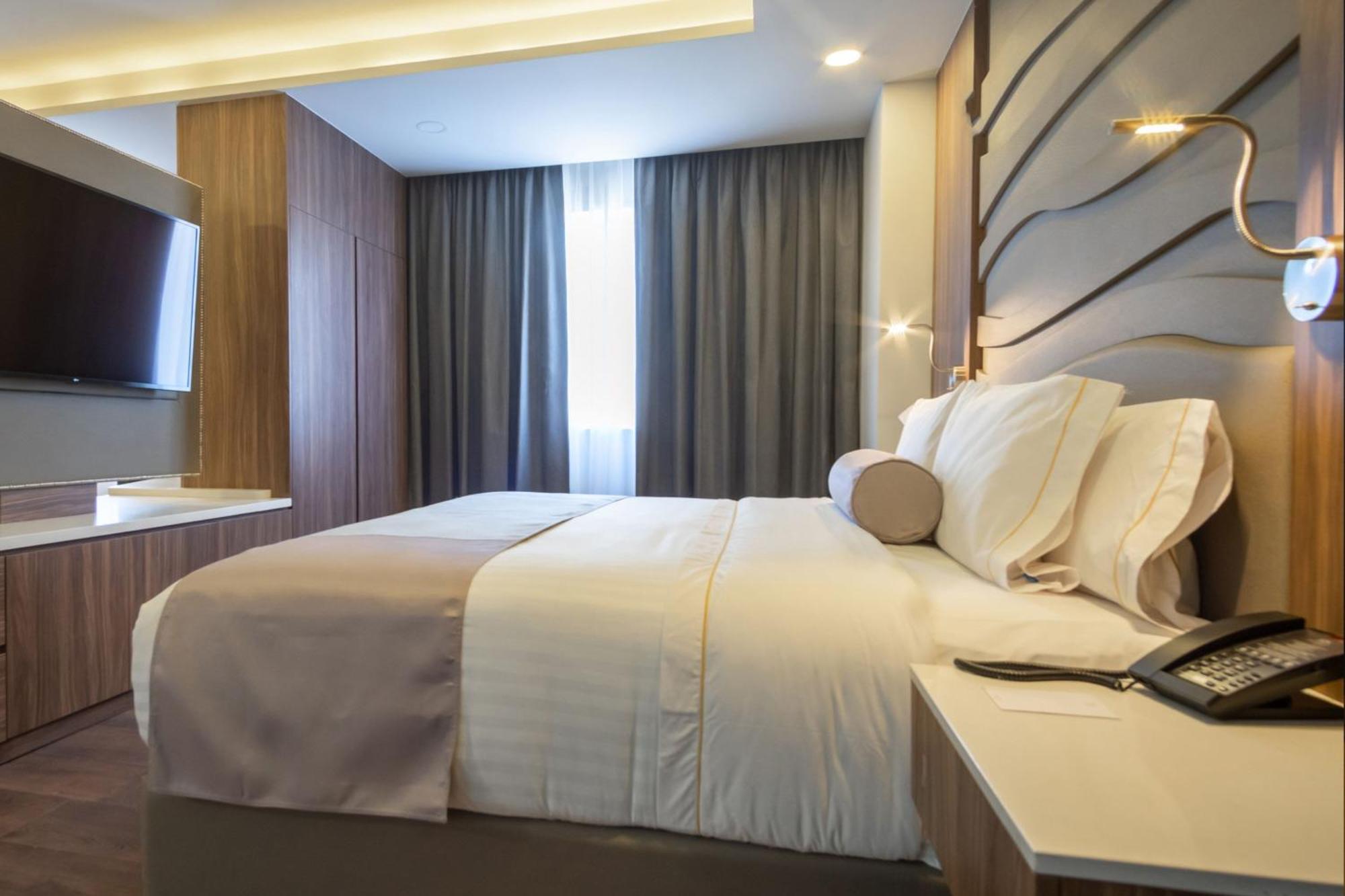 Junior King Suite City View