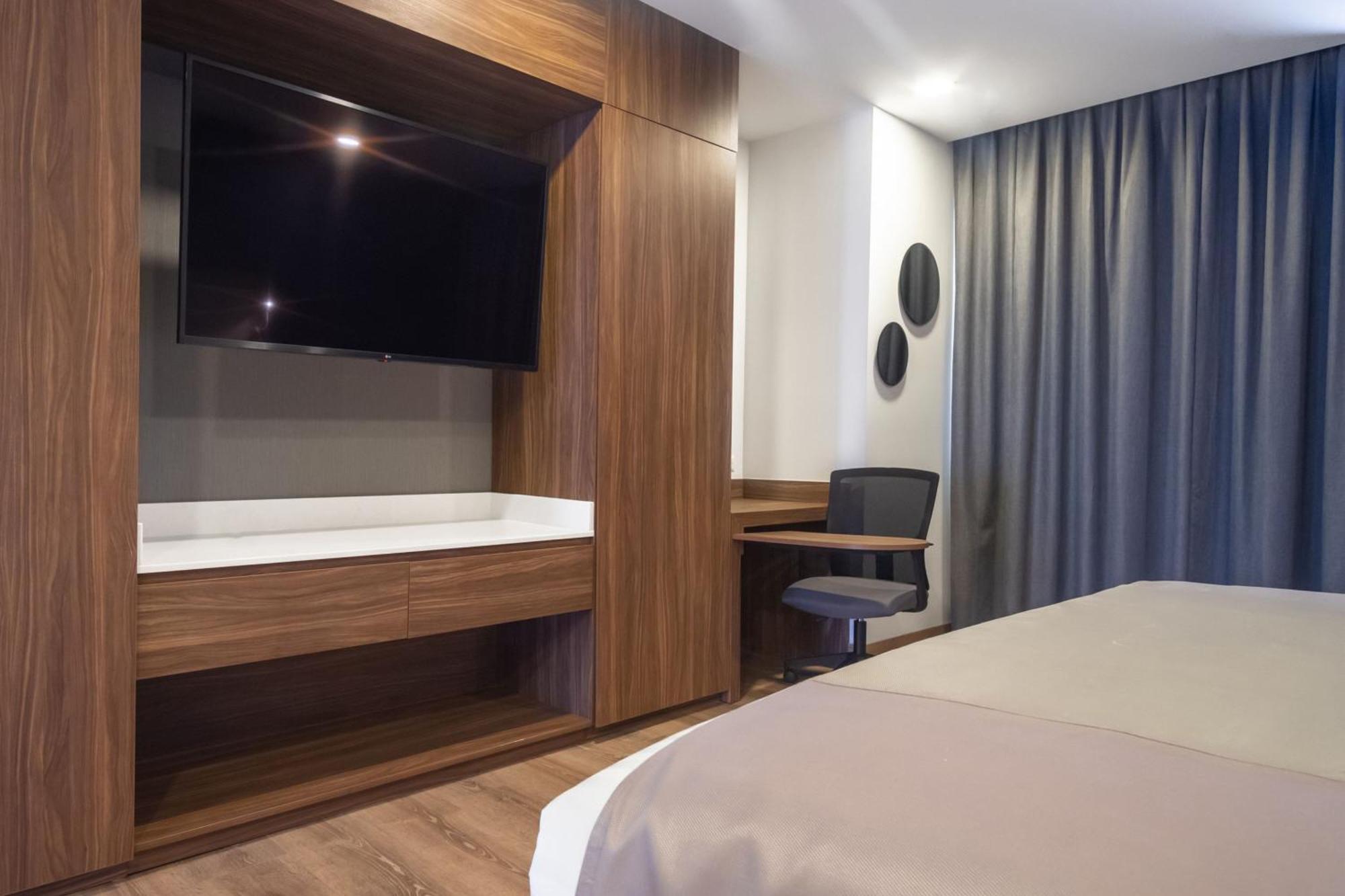 Traditional King Room City View