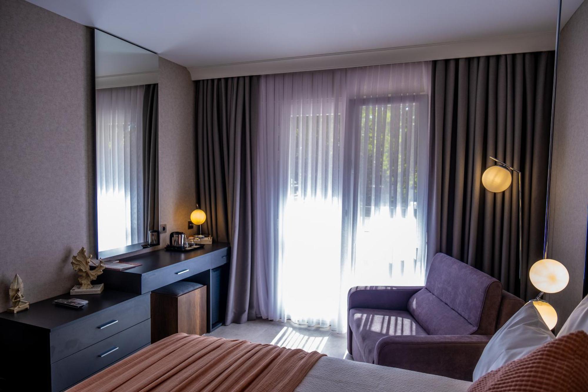 Deluxe Room,1539939946:JPEG