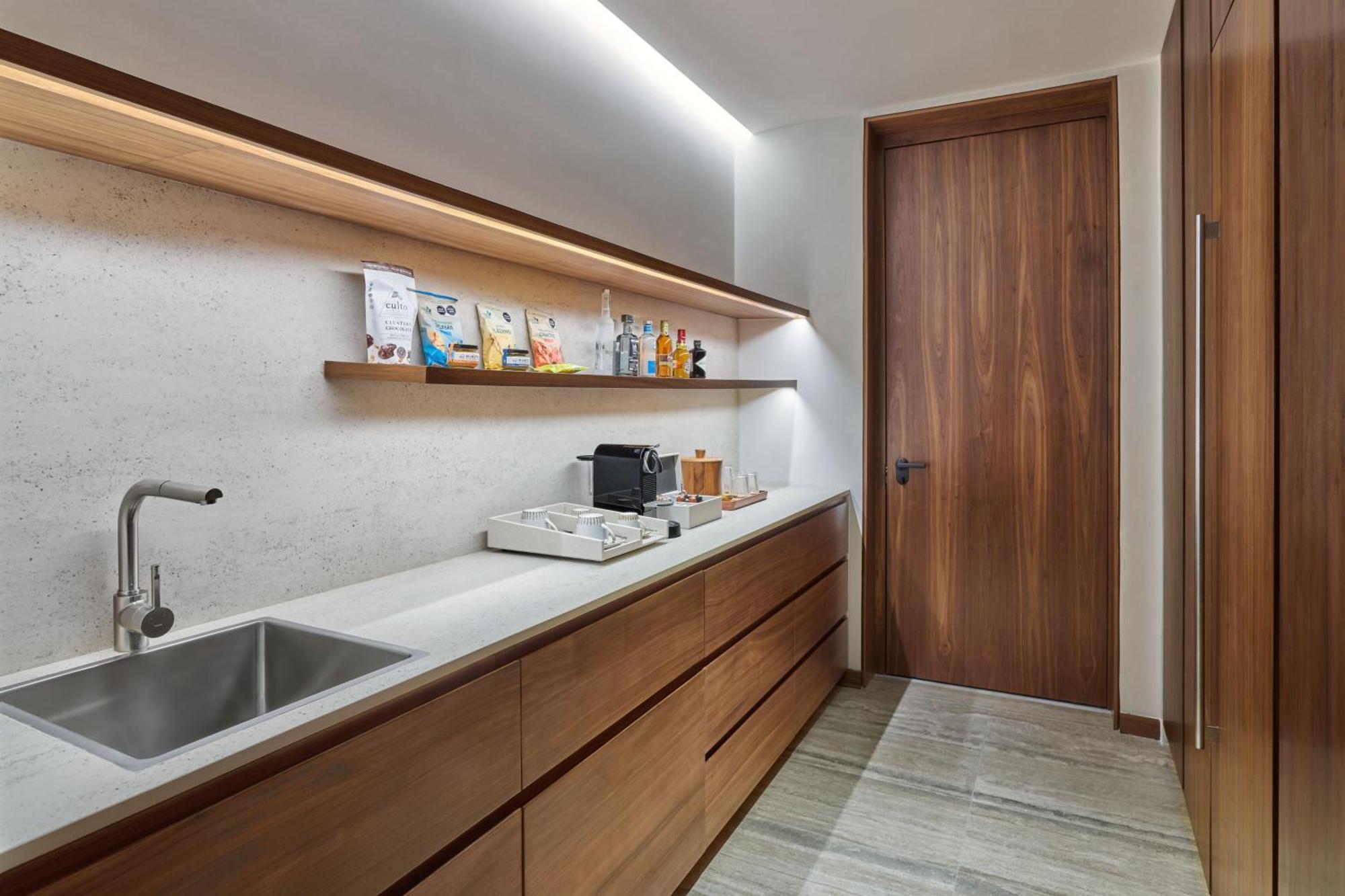 Caroline Astor Corner King Suite Ocean View
