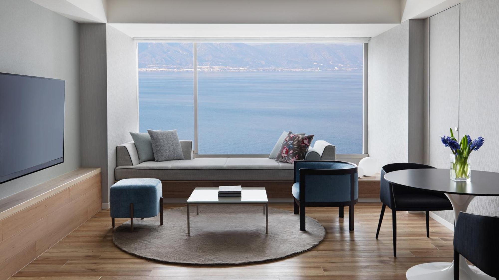 Executive Suite, 1 Bedroom Suite, 2 Double, Lake view