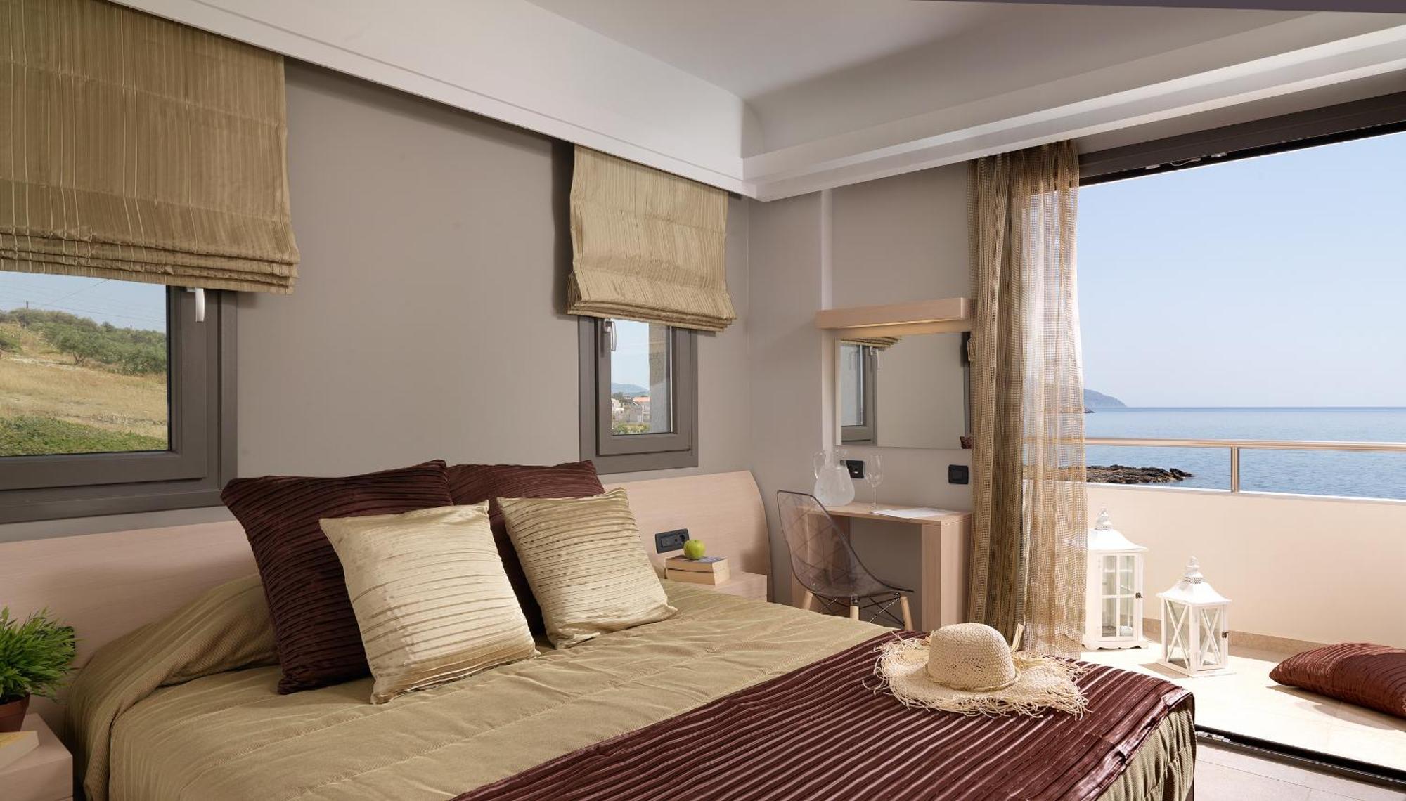 Senior Suite Sea View,1678649694:JPEG