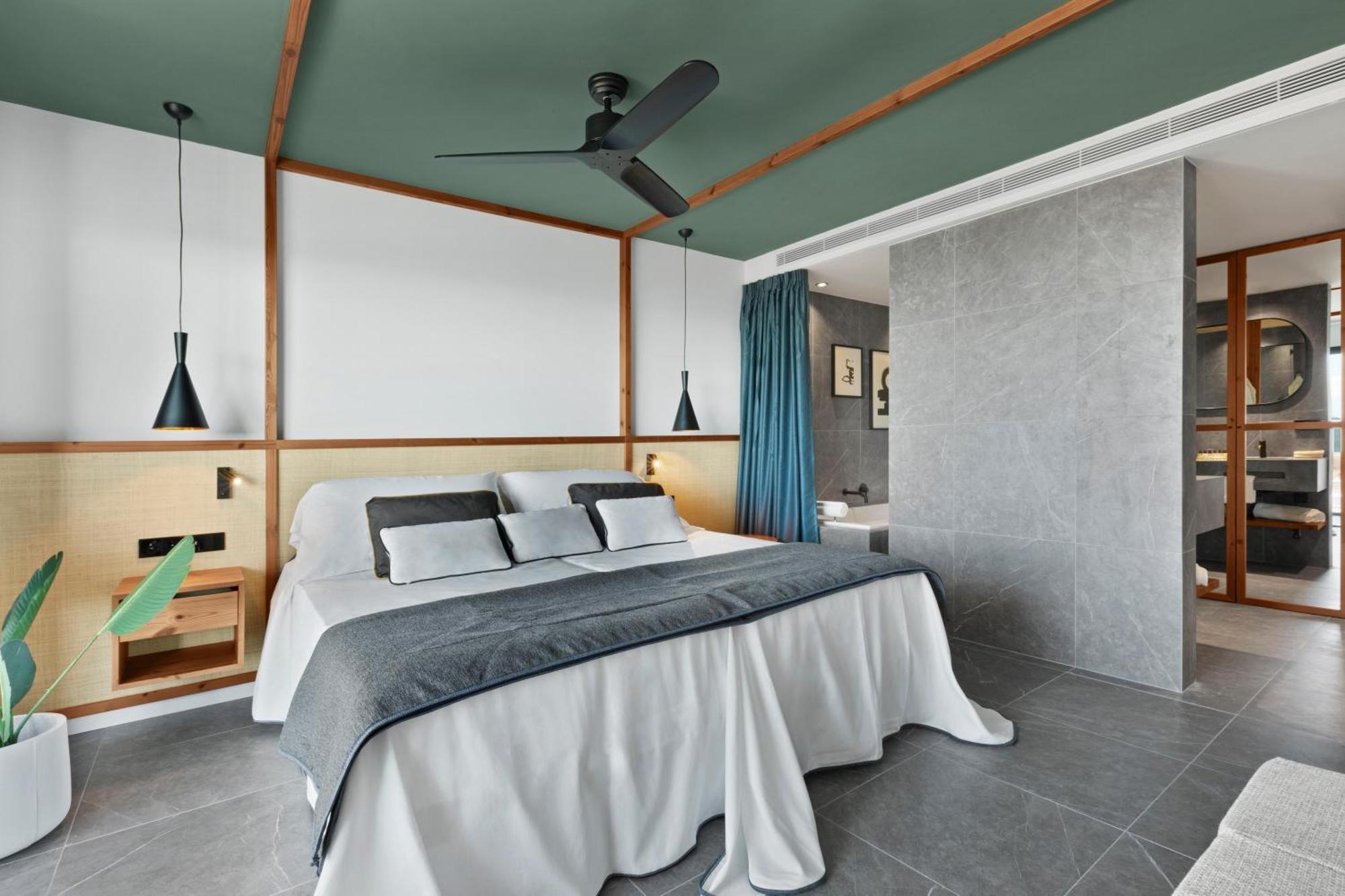 Suite with Sea View,1540813003:JPEG