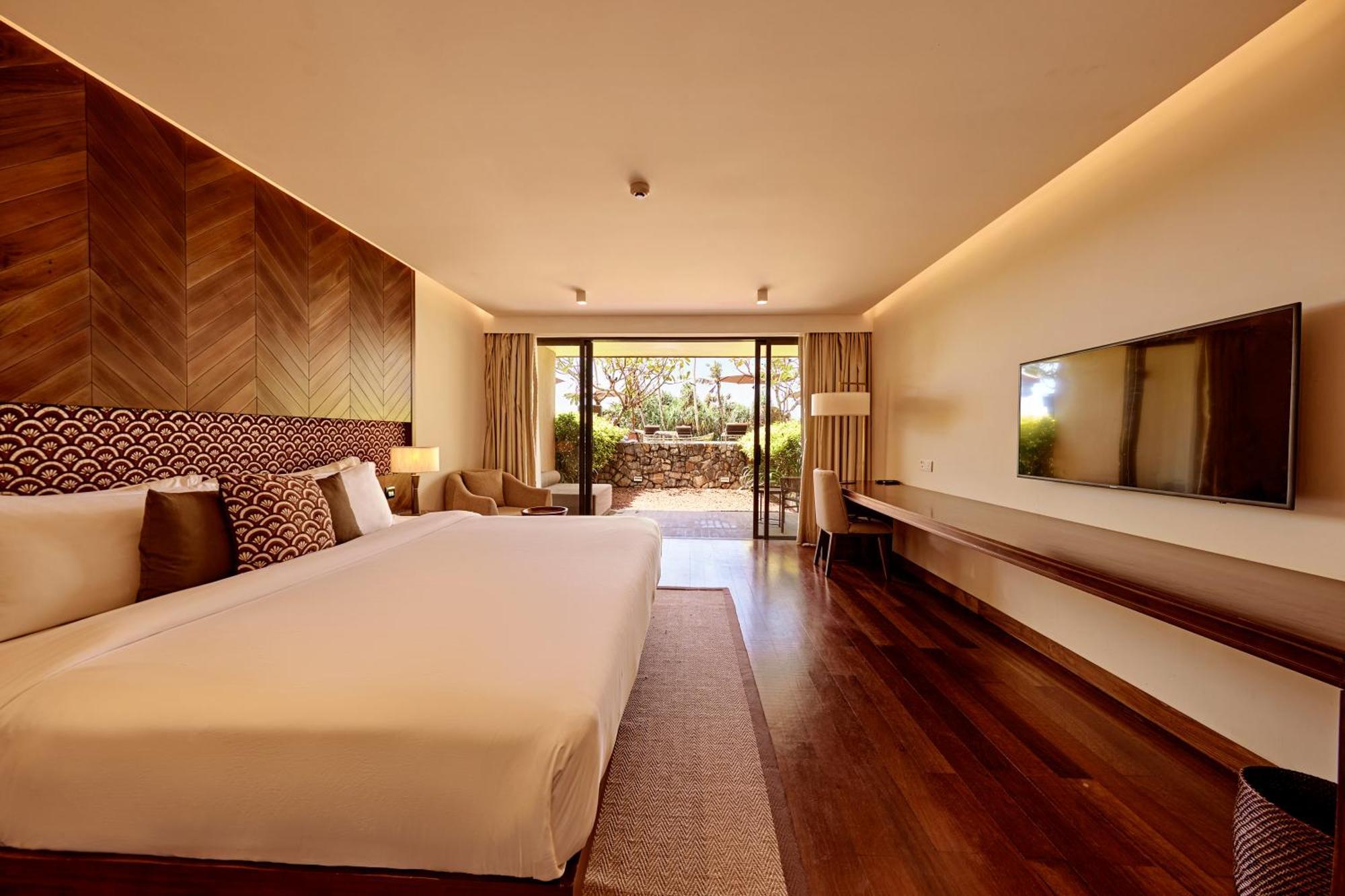 Deluxe Room Complimentary sundowner cocktail from 530 pm to 630 pm