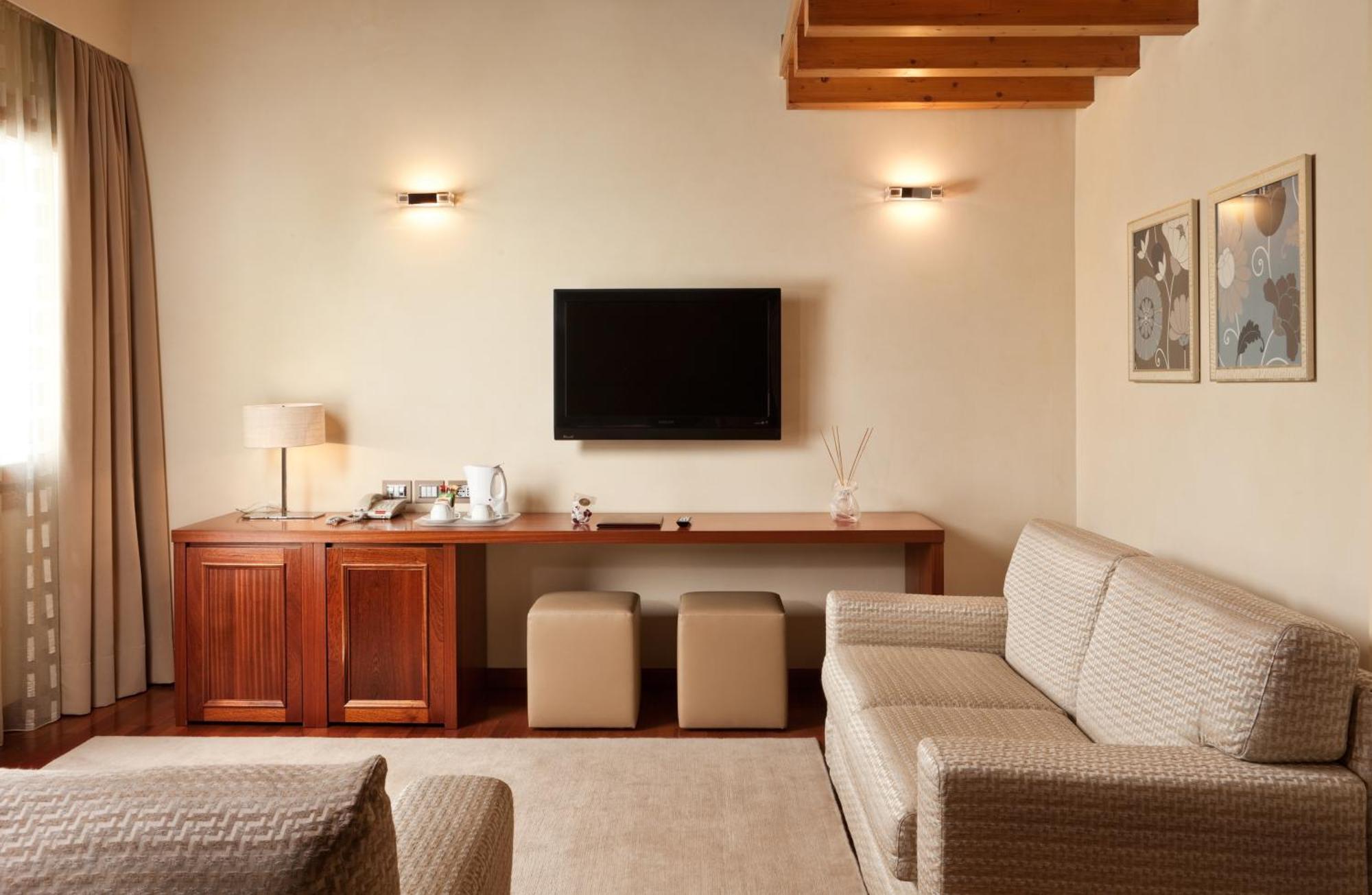 Superior King Suite