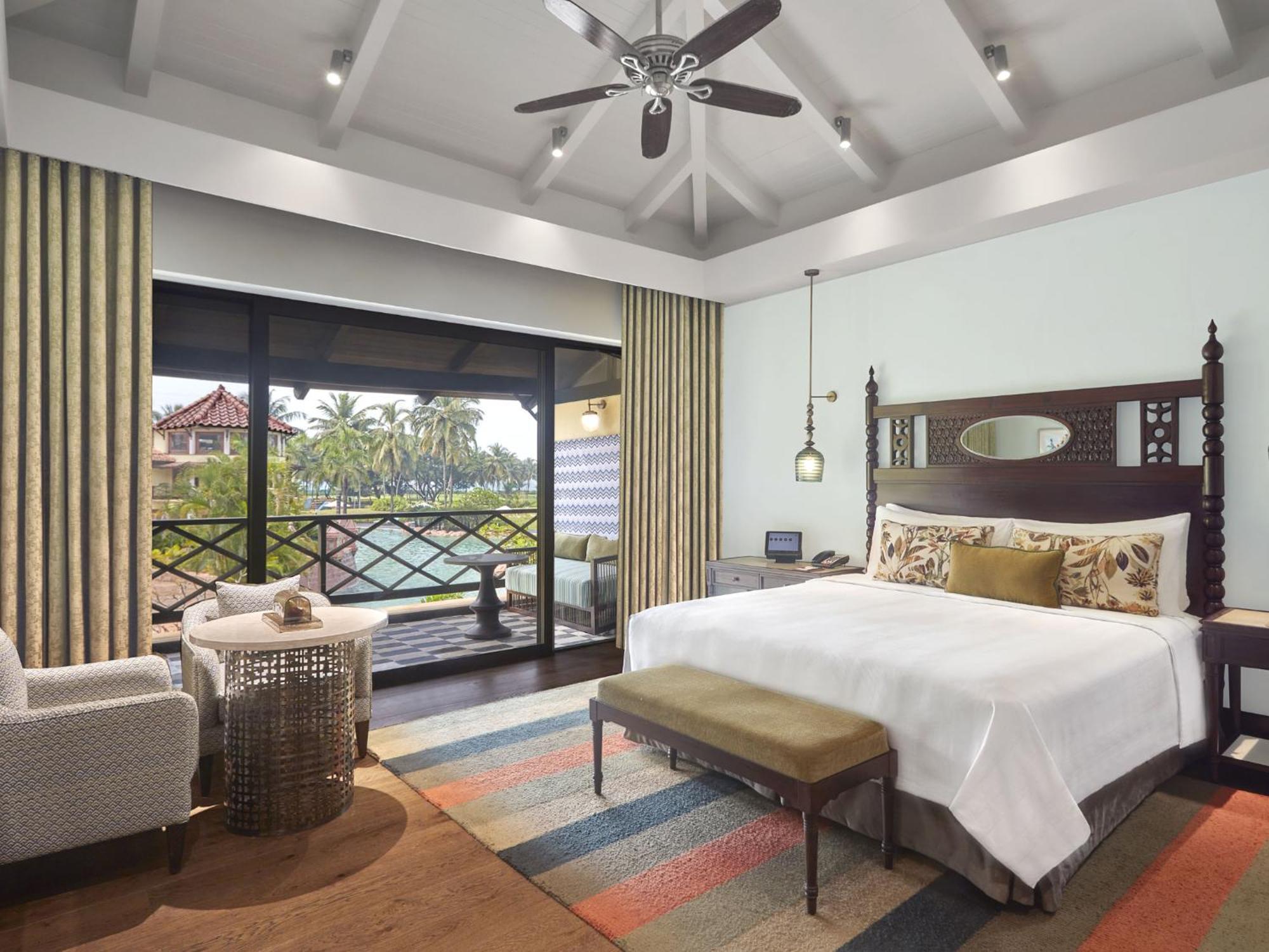 Pool View Guest room 1 King or 2 Twin or Single Beds