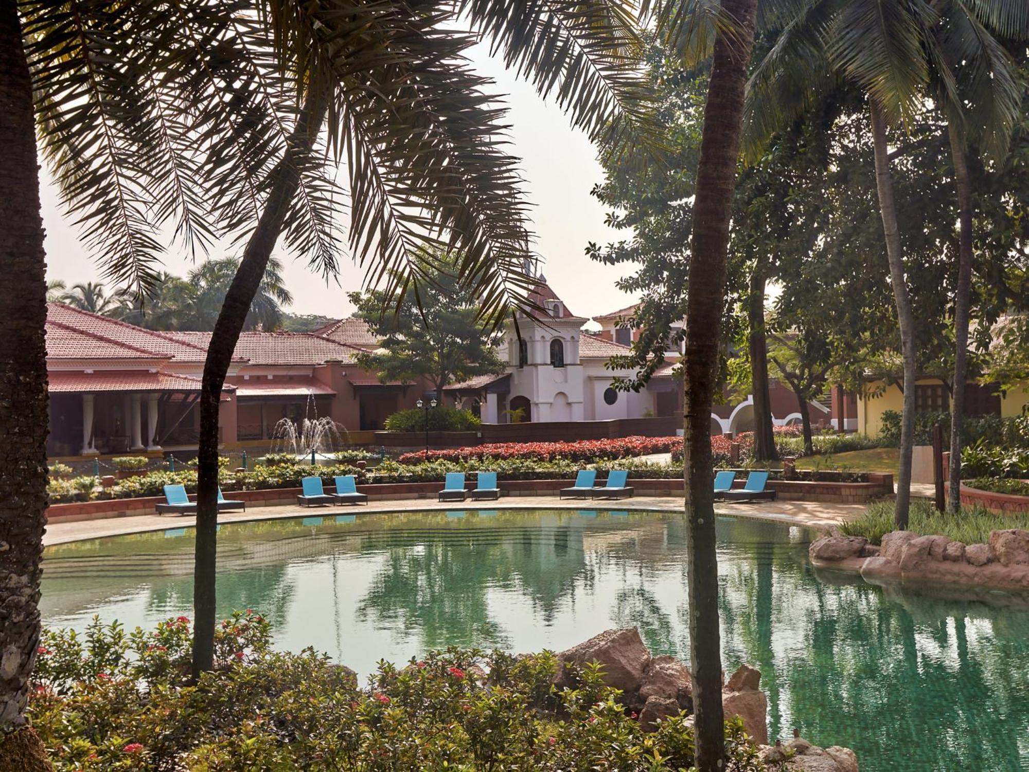 Pool View Guest room 1 King or 2 Twin or Single Beds