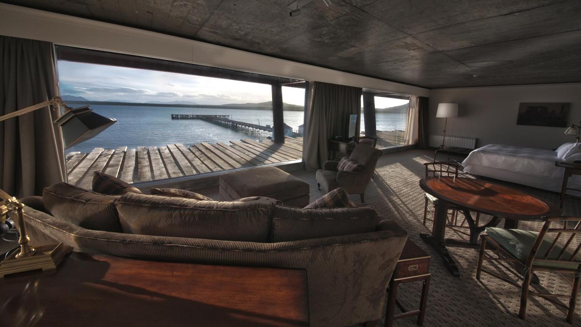 Standard Double Suite,1541450983:JPEG