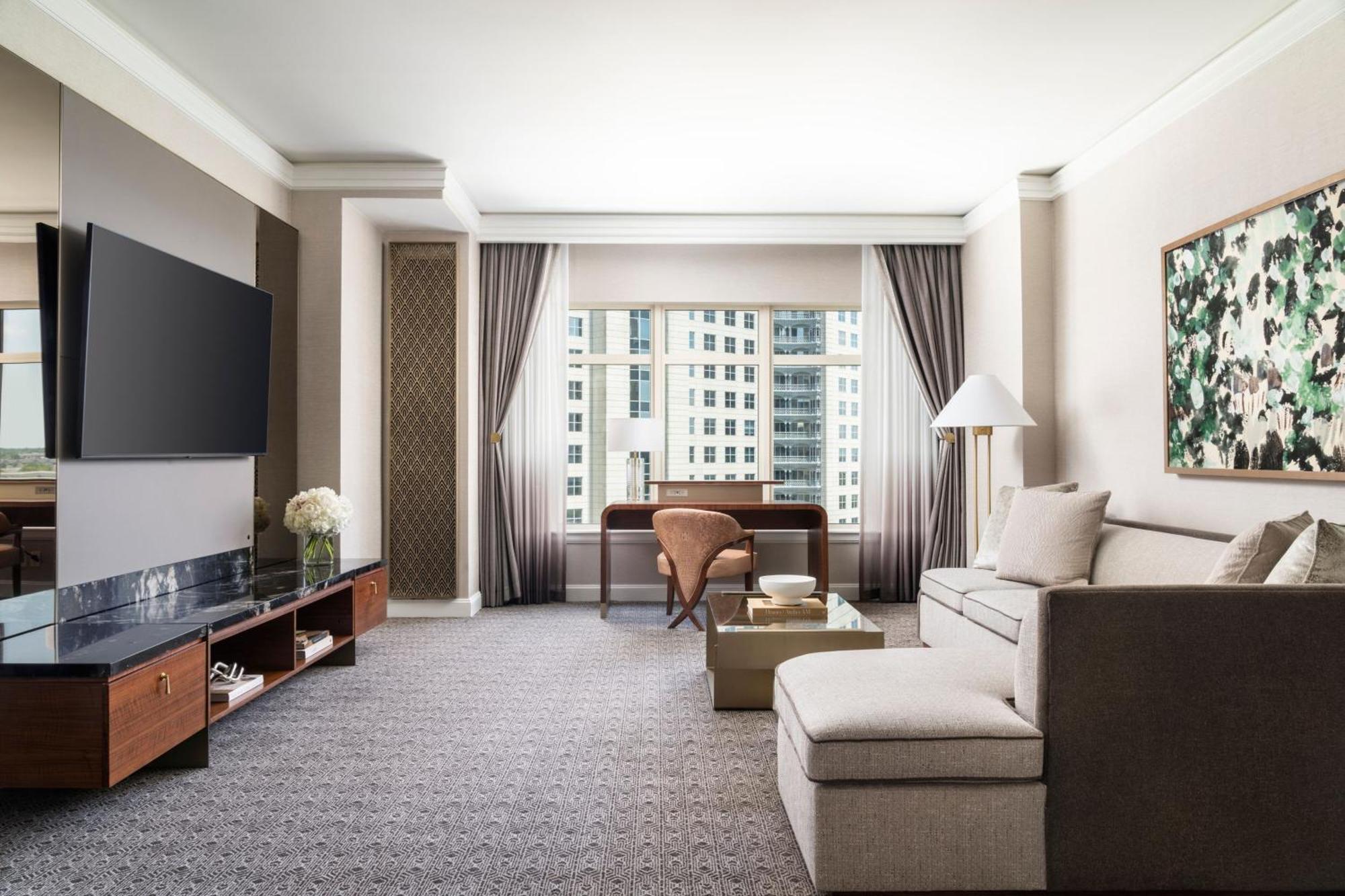 Deluxe King Suite with Sofa Bed,1548361573:JPEG
