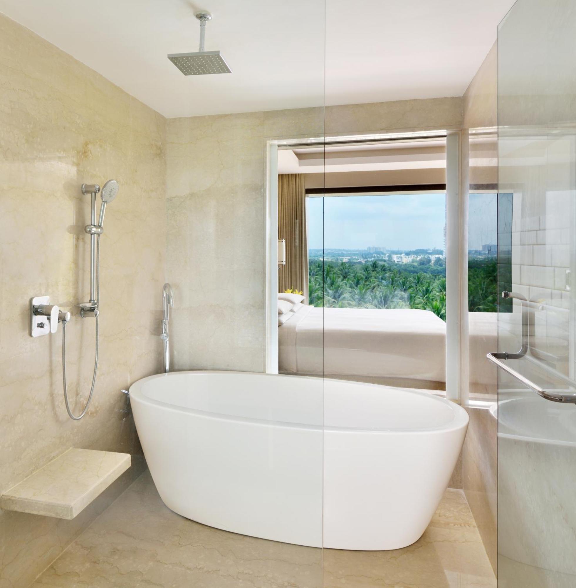 Executive King Suite with Lake View and Lounge Access,1643198164:JPEG