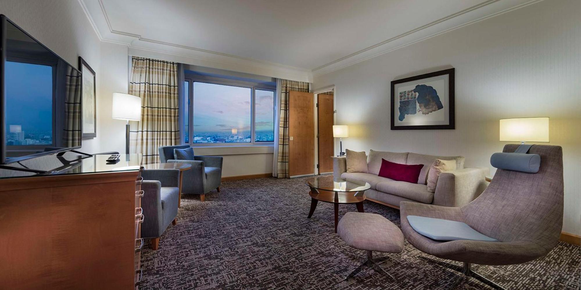 Suite mit Kingsize-Bett und Flussblick
