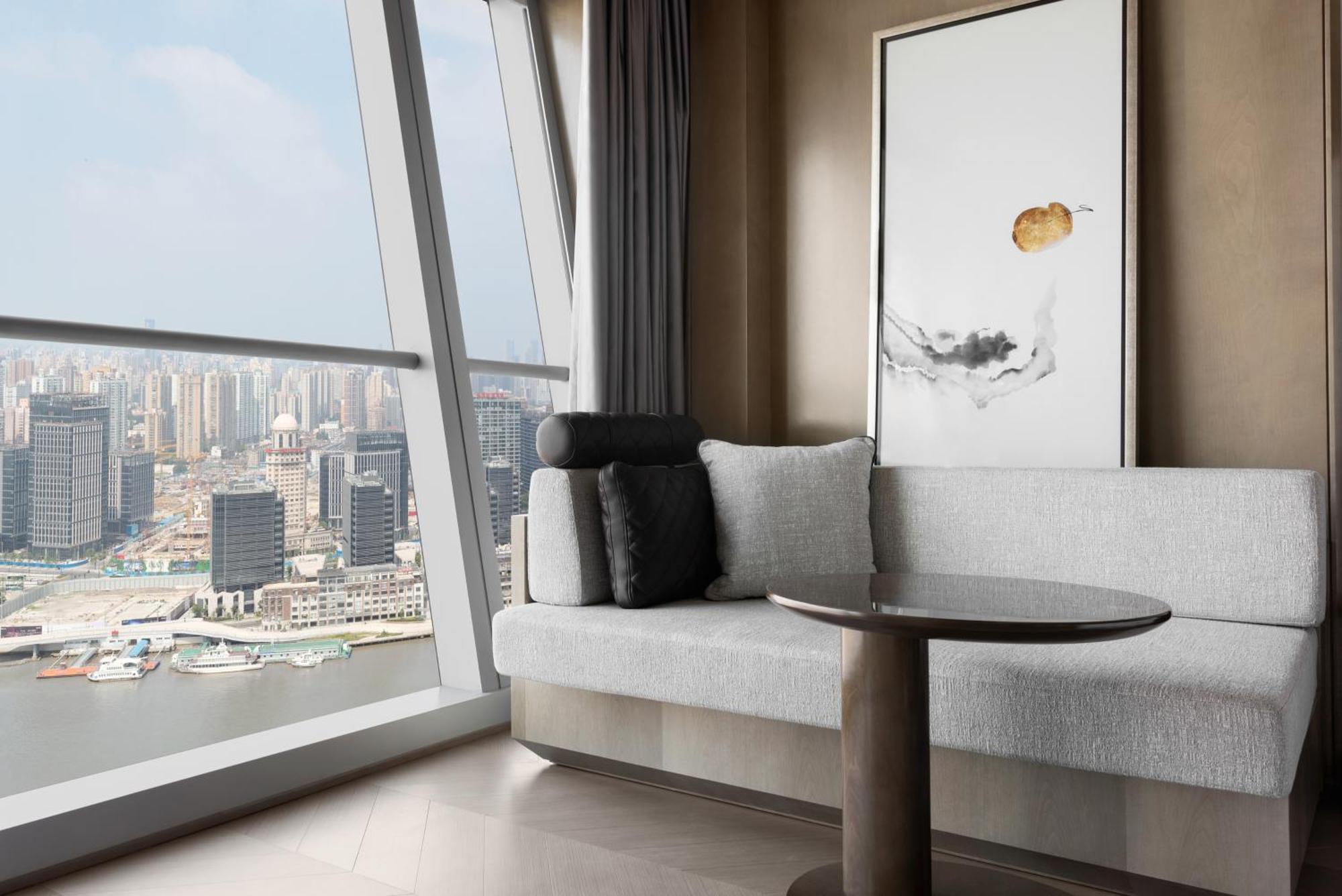 Deluxe King Room City View