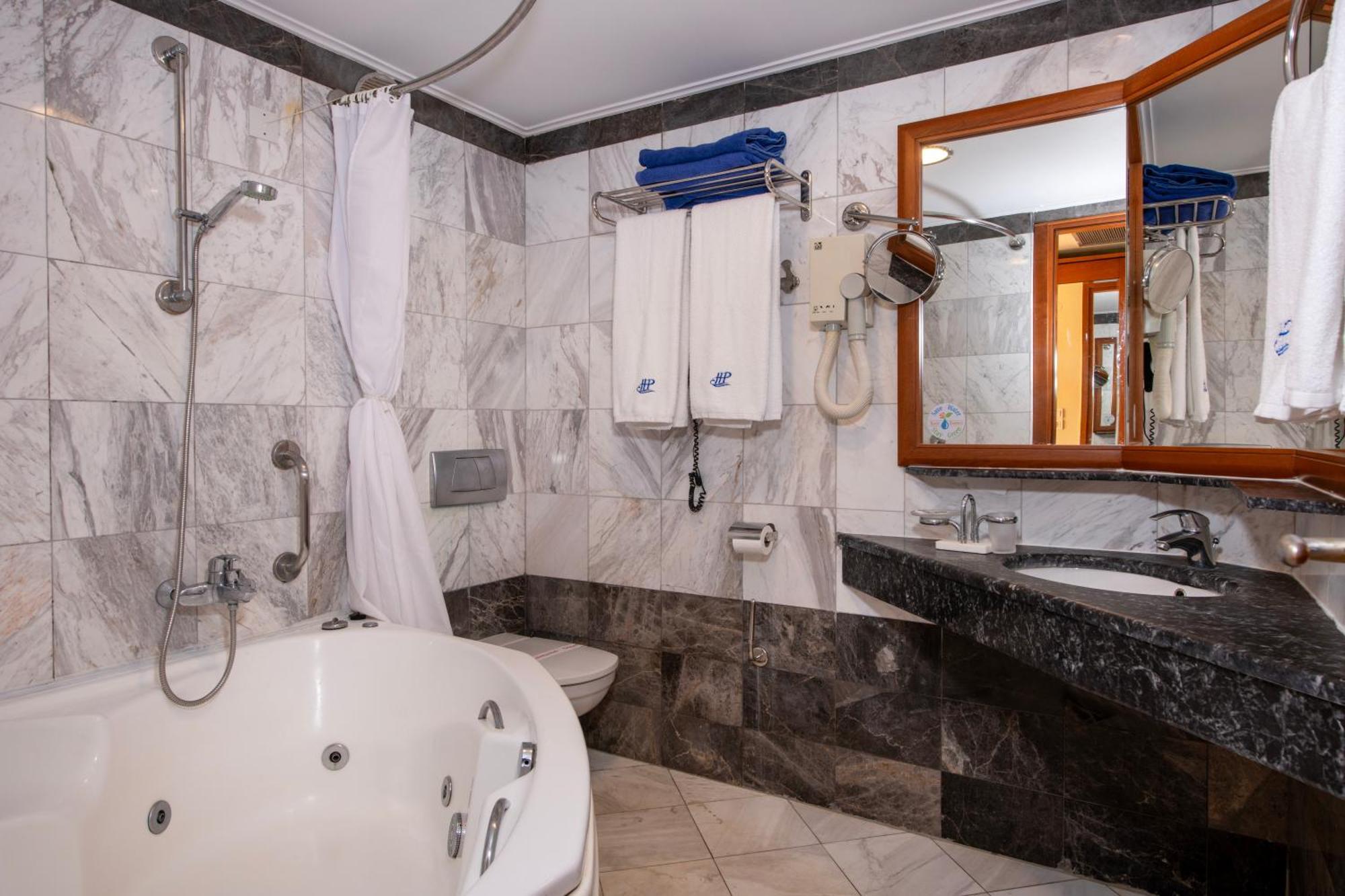 Deluxe Tweepersoonskamer met 1 of 2 Bedden en Bubbelbad