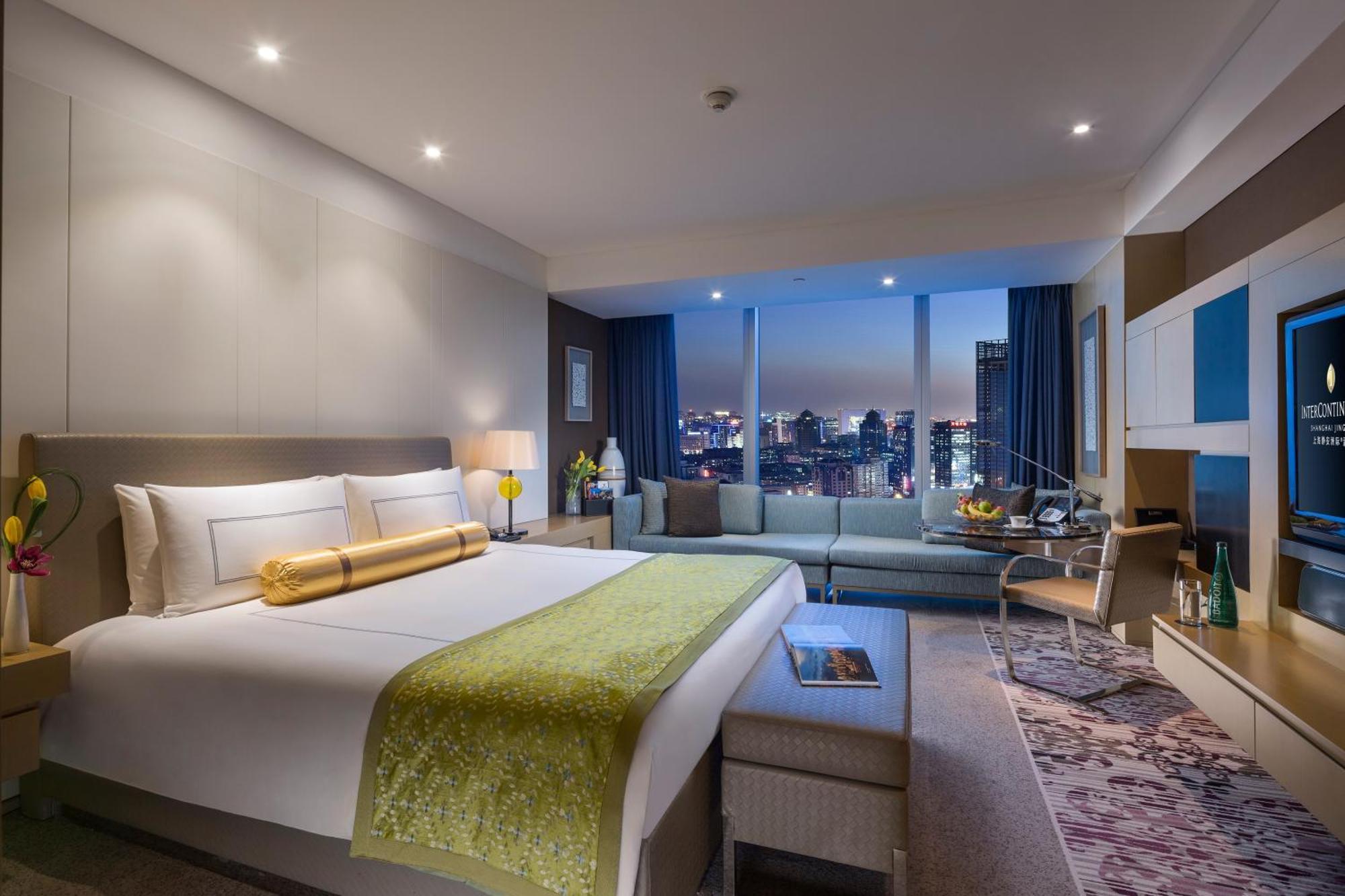Classic King Room Lounge Access