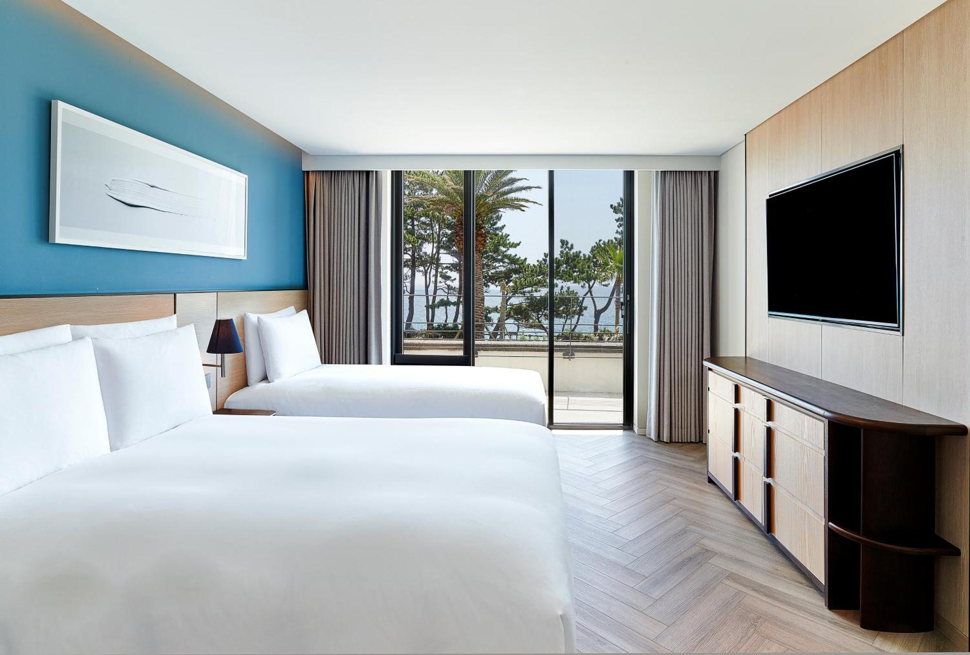 Club Duplex Suite with Ocean View (Club access for 4 included)