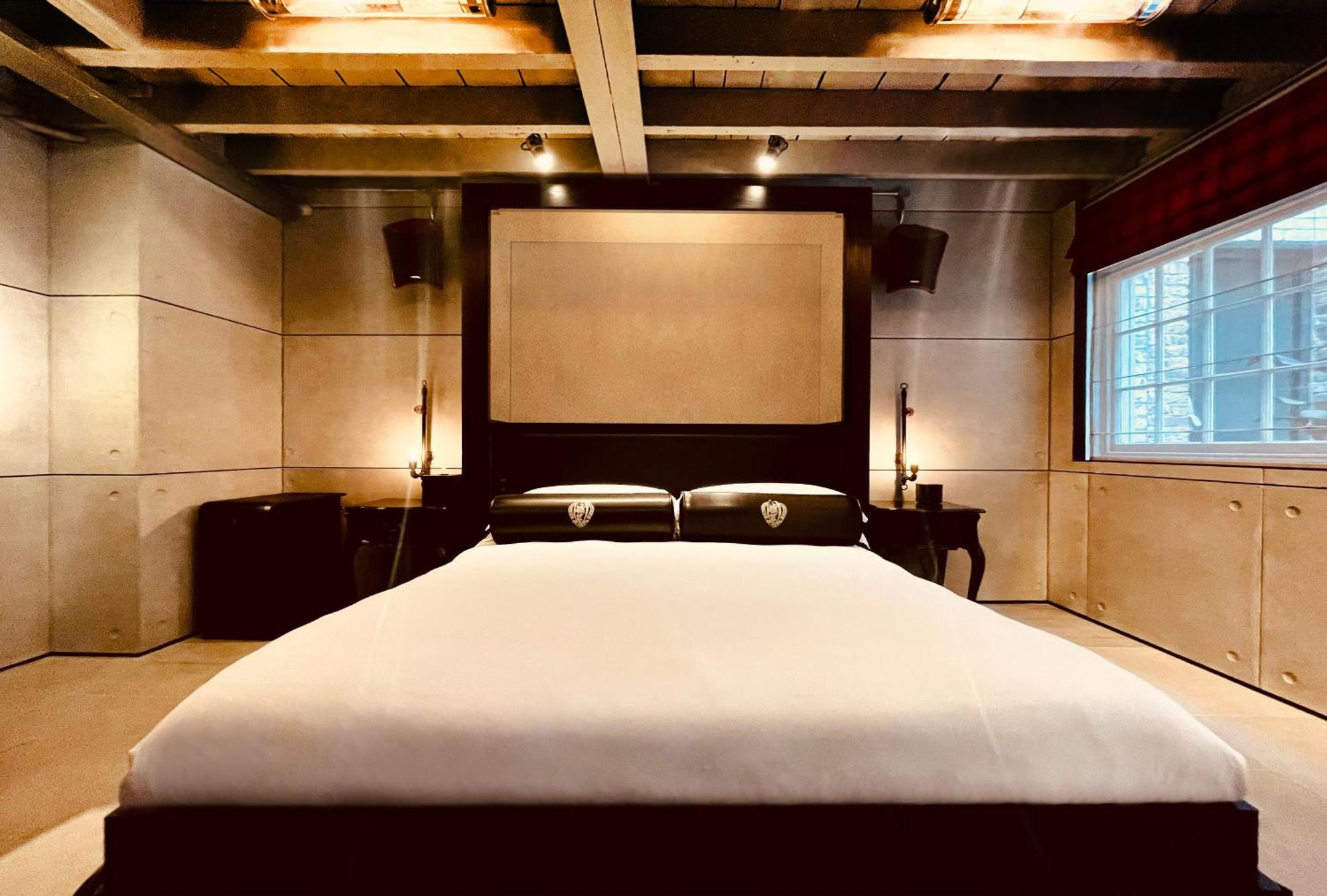 One-Bedroom Signature Apartment,1543440724:JPEG