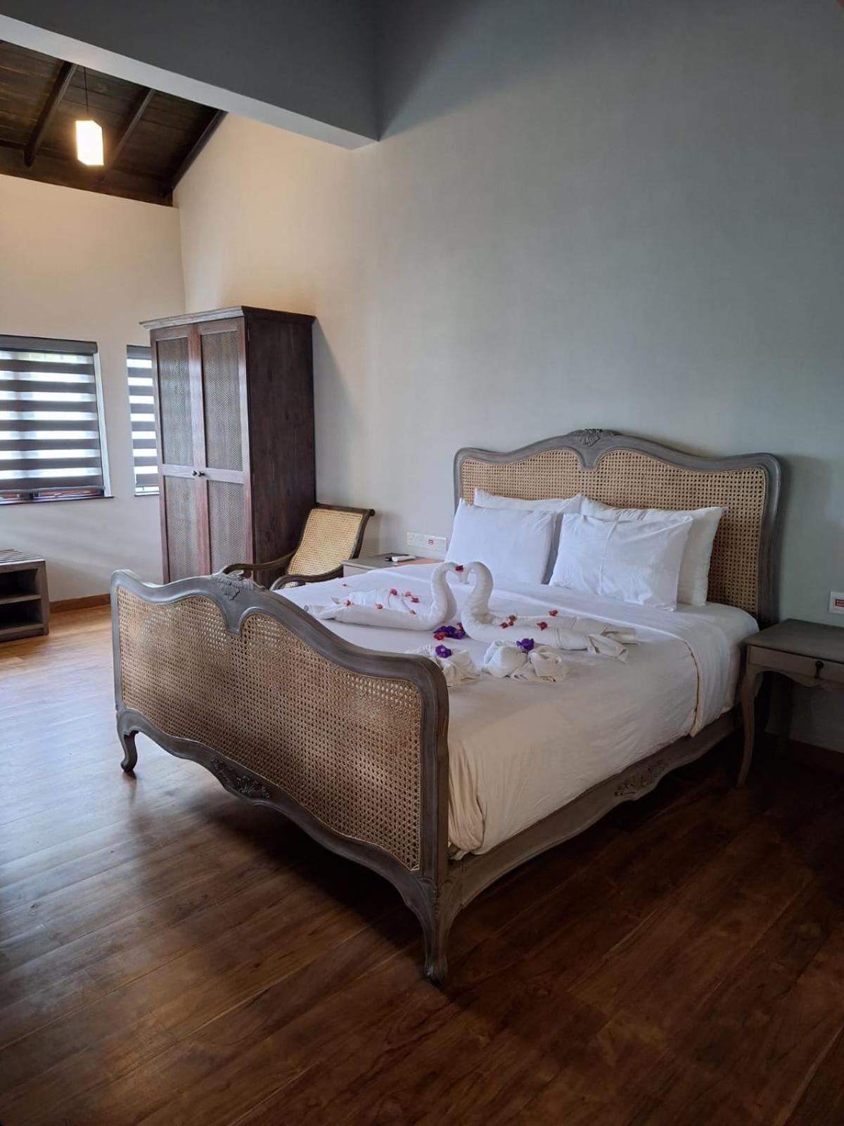 King Room Lake View