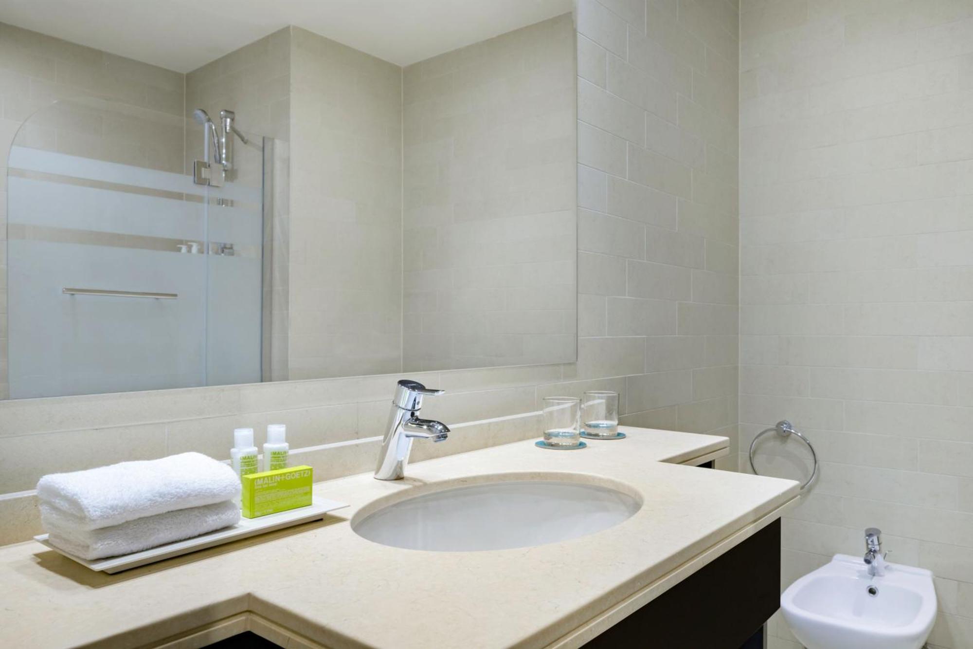 Deluxe King Room Beach Access