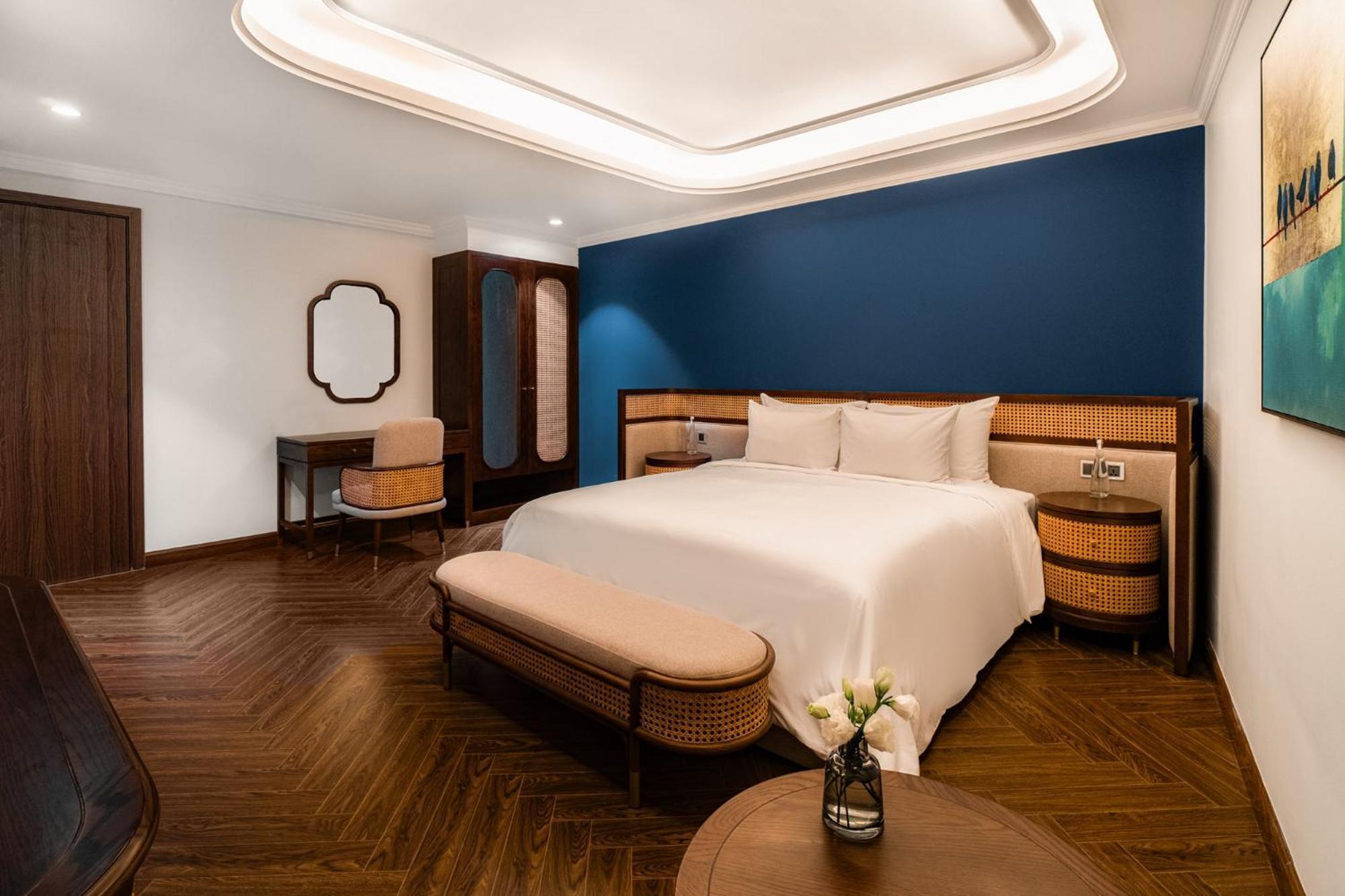 Deluxe Room – Internal Window