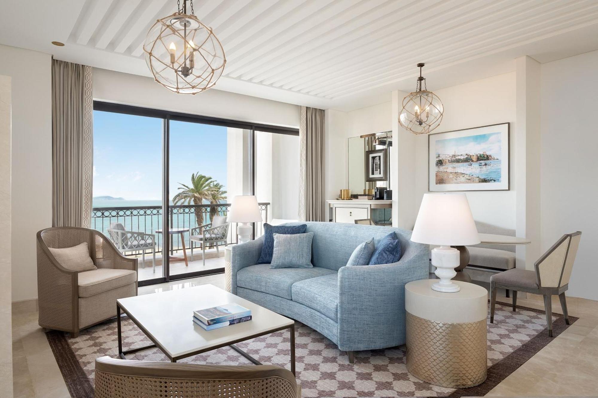 One-Bedroom Deluxe King Suite - Seafront