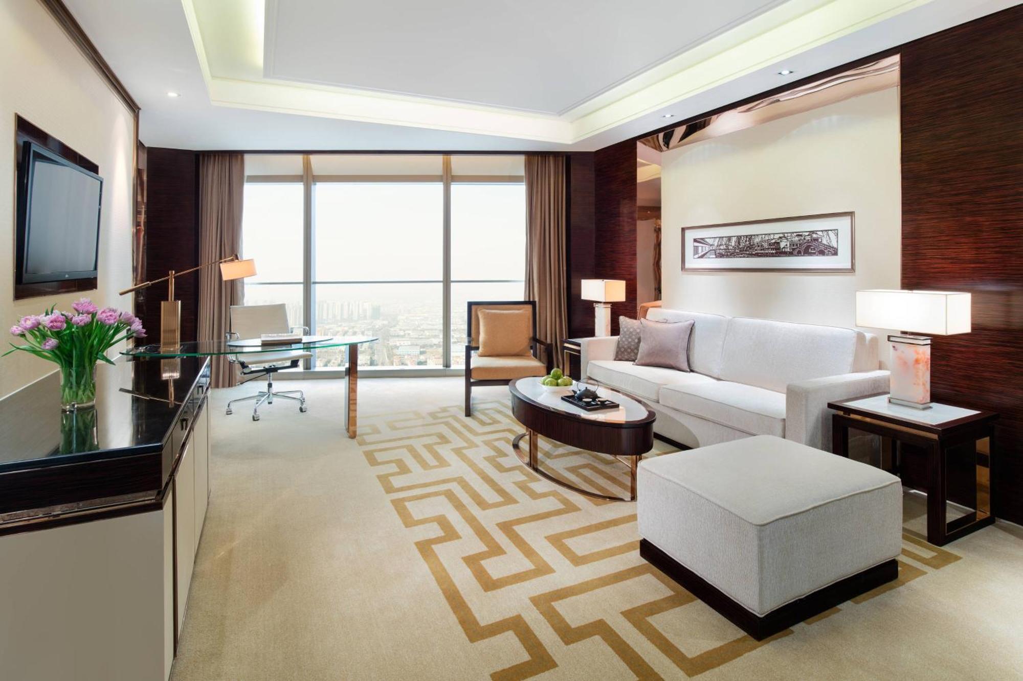 Deluxe Suite Executive lounge access 1 Bedroom Suite