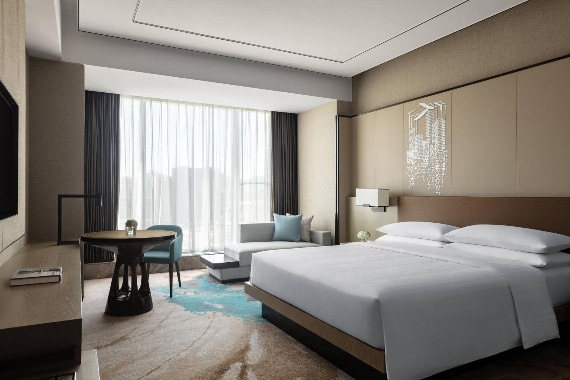 Guest Room King Bed high Floor