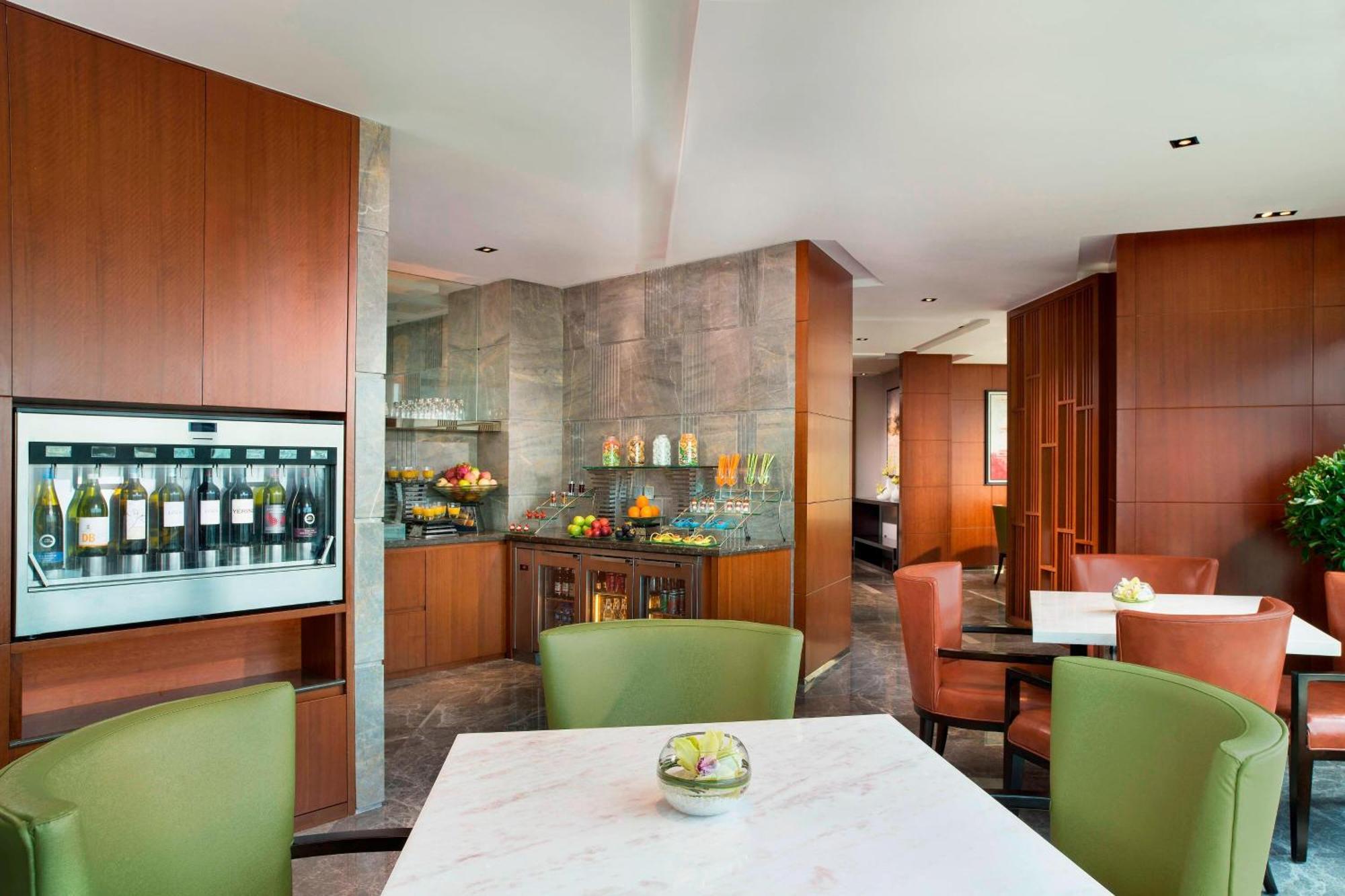 Club Twin Bed Room Club lounge access Guest room 2 Double