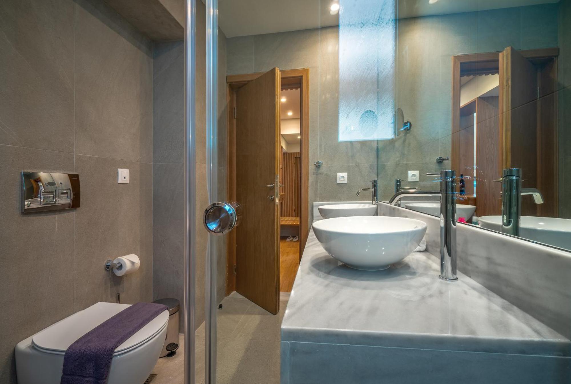 Deluxe Suite Spa Bath