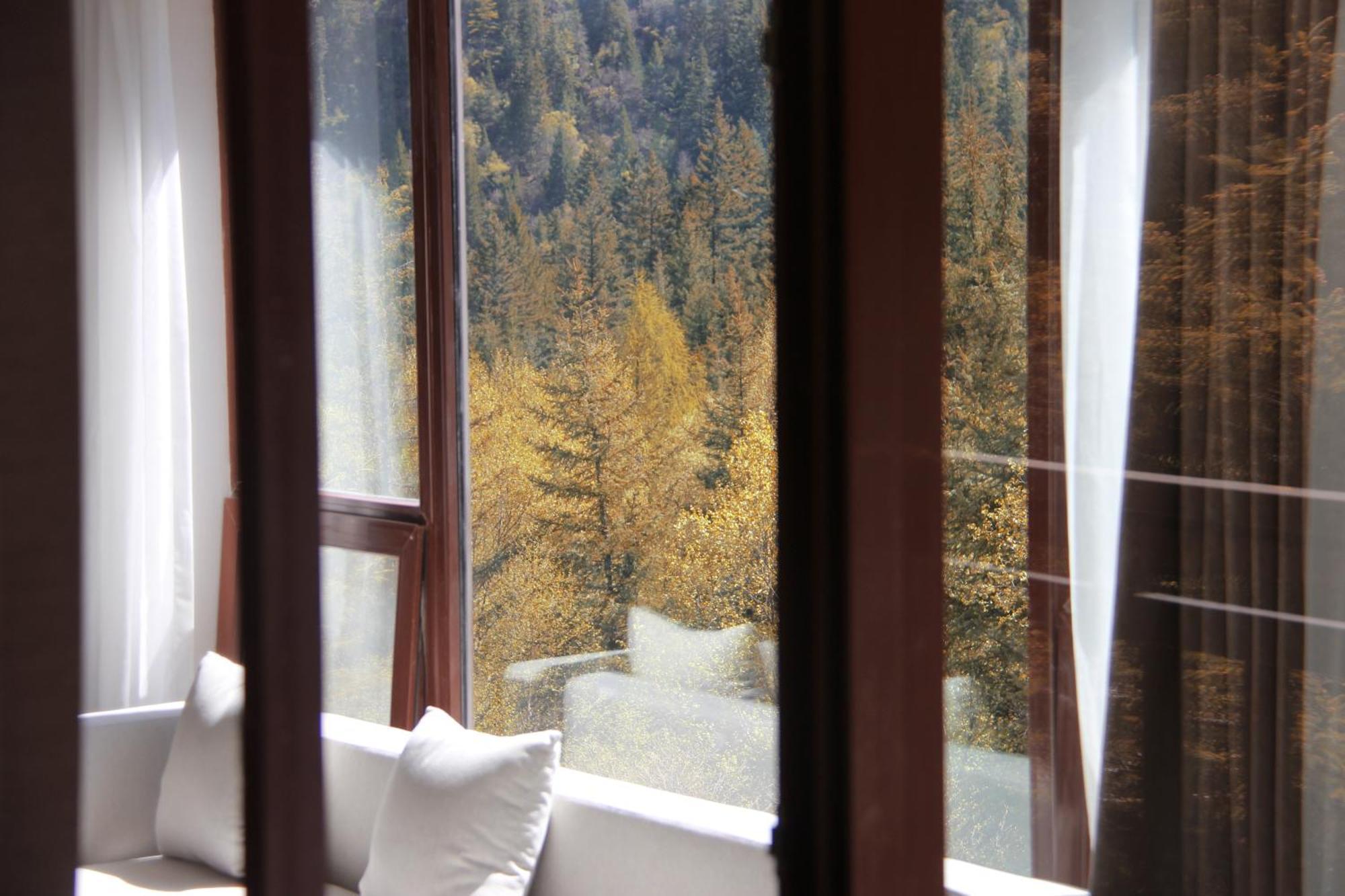 Premium Twin Room with Balcony and Mountain View