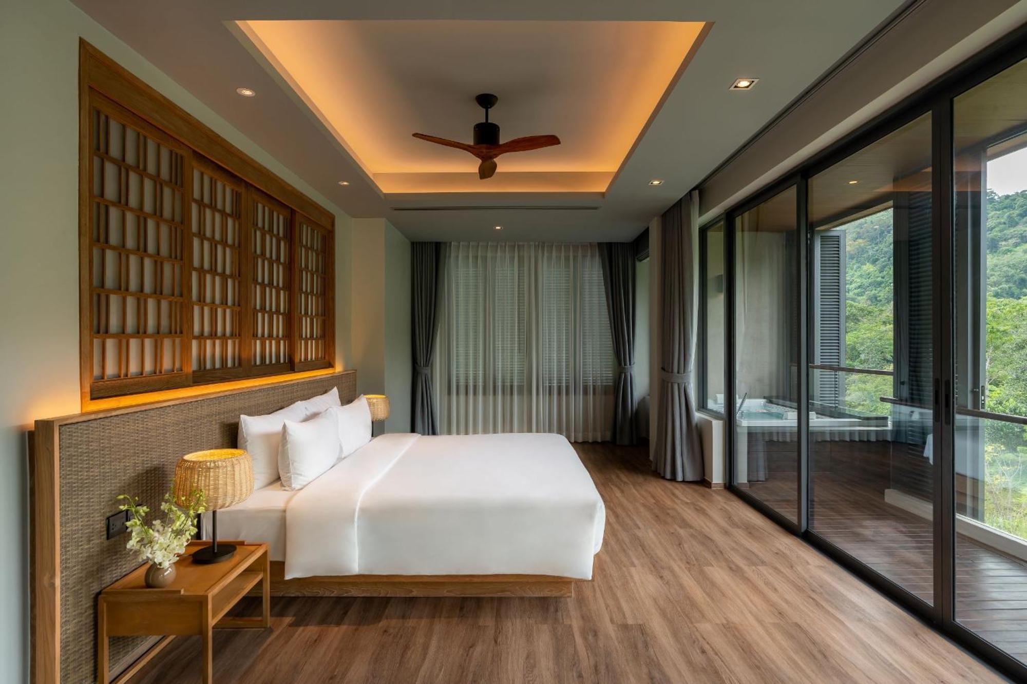 Premium Loft Whirlpool