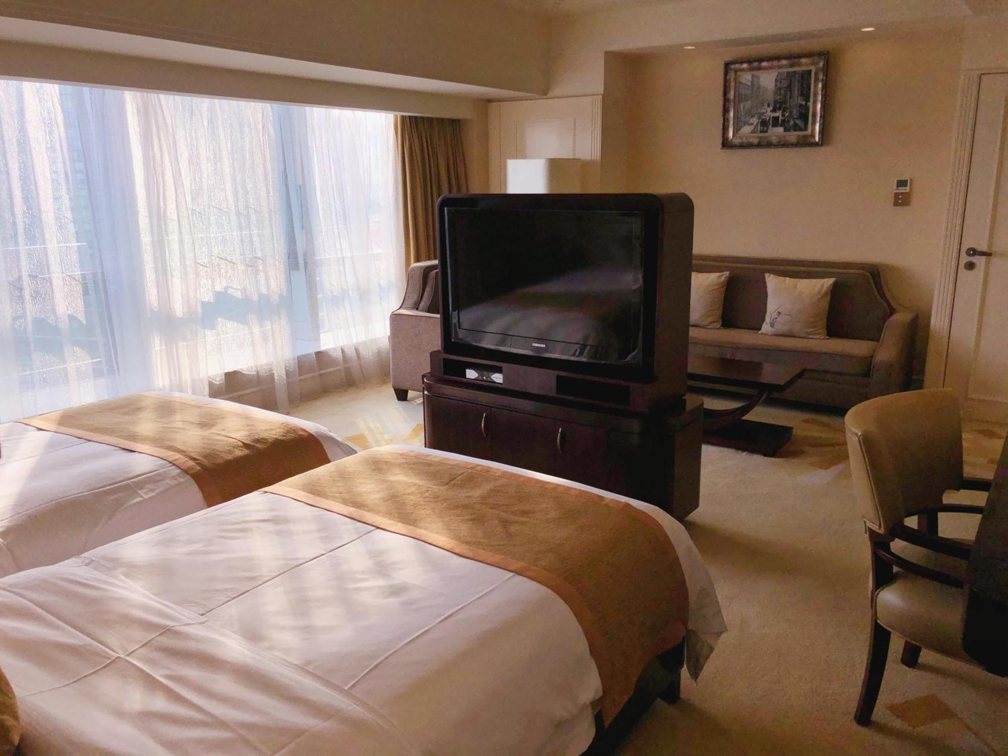 Deluxe King or Twin Room Include 2