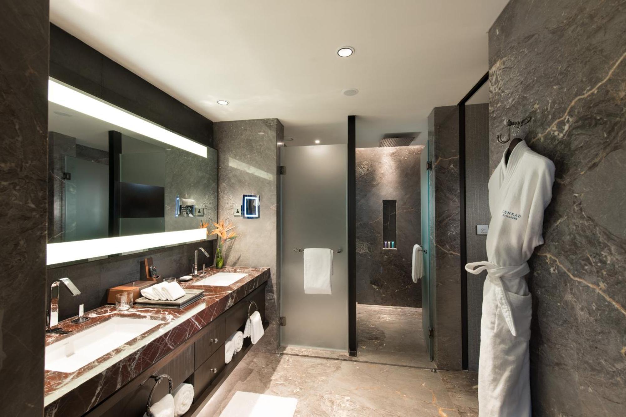 Deluxe Queen Room Lake View