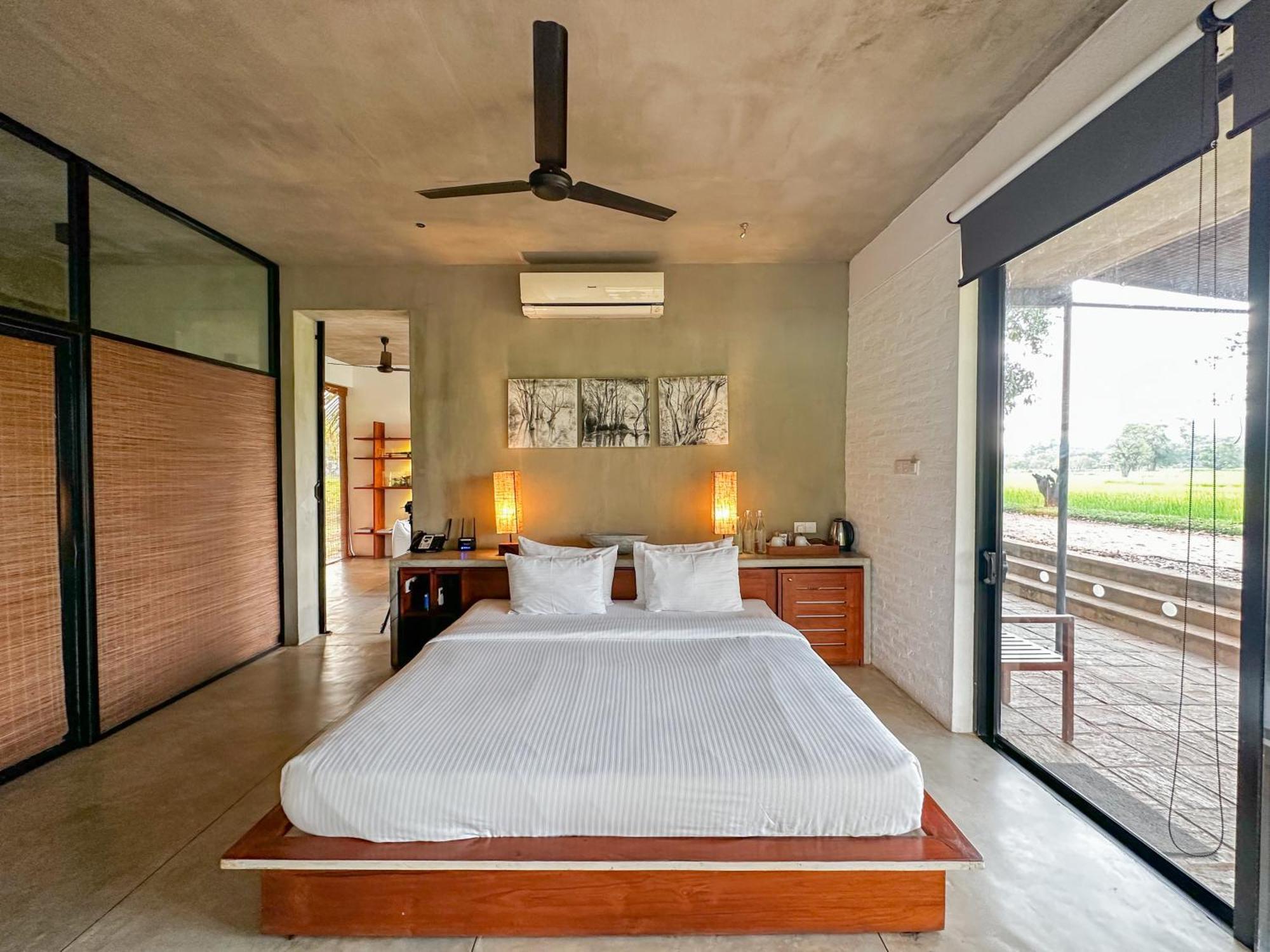 Ehela Family Bungalow on food