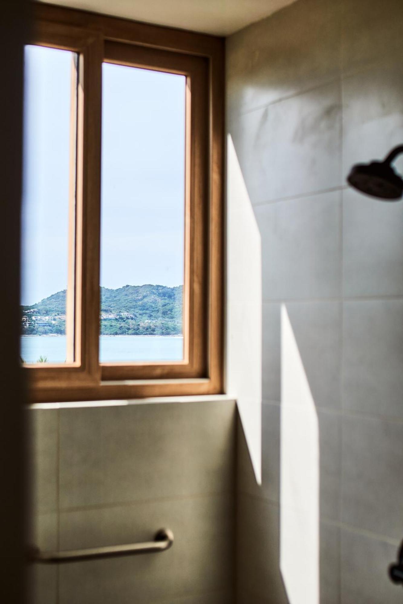 Deluxe Double Room with Side Sea View,1545508459:JPEG