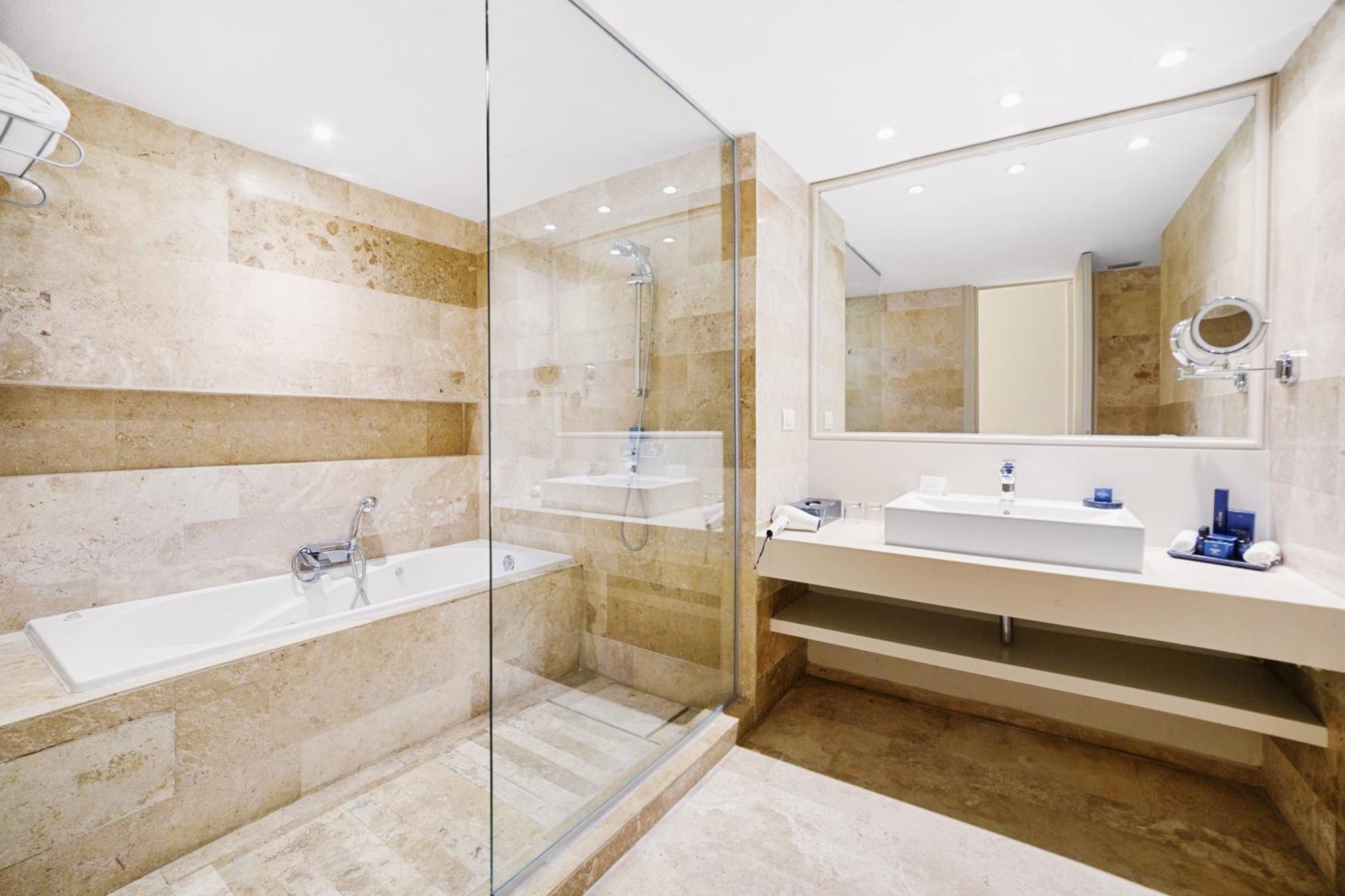 Aluxes Double Room
