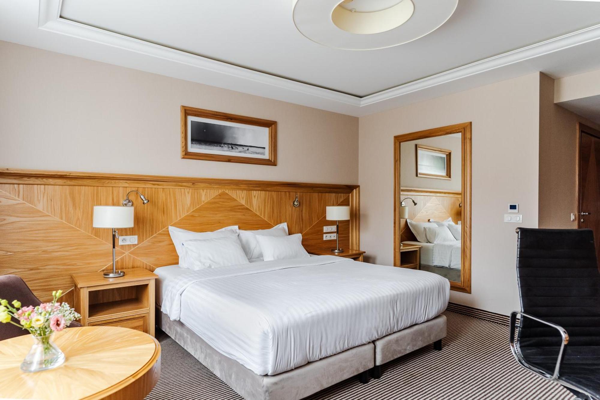 Business Double Room,1545565369:JPEG