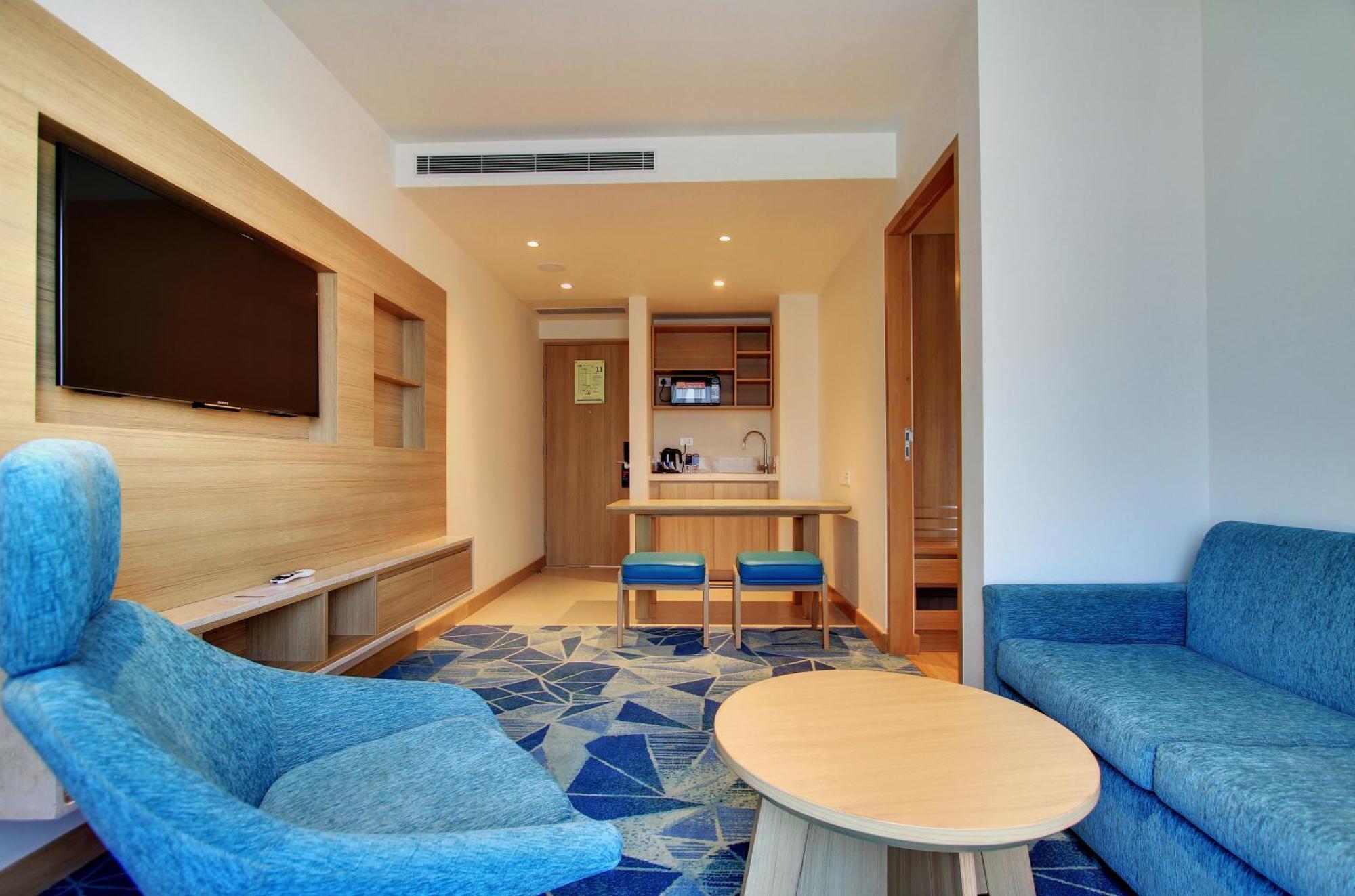 King Suite Lounge Access
