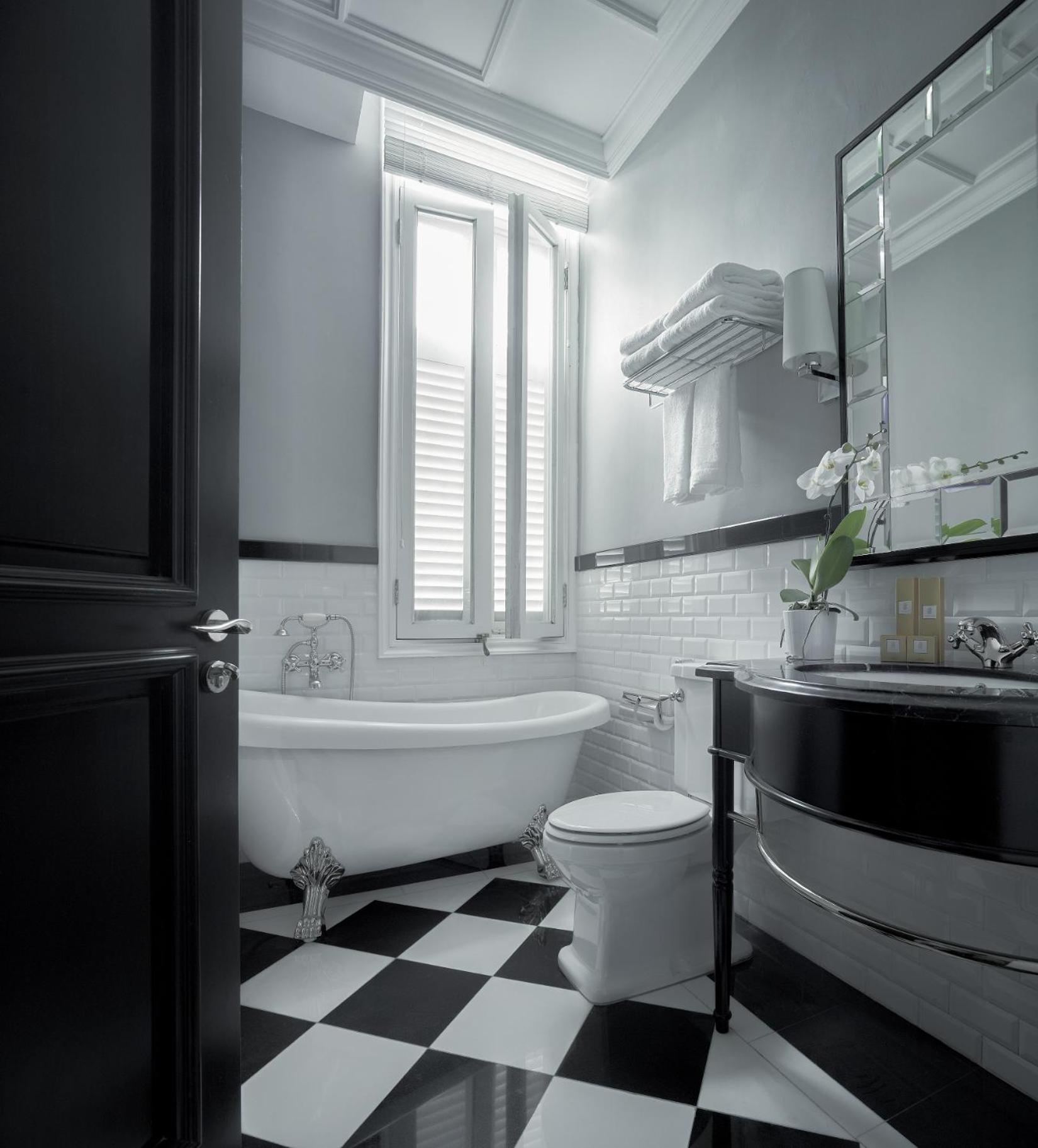Colonial Suite