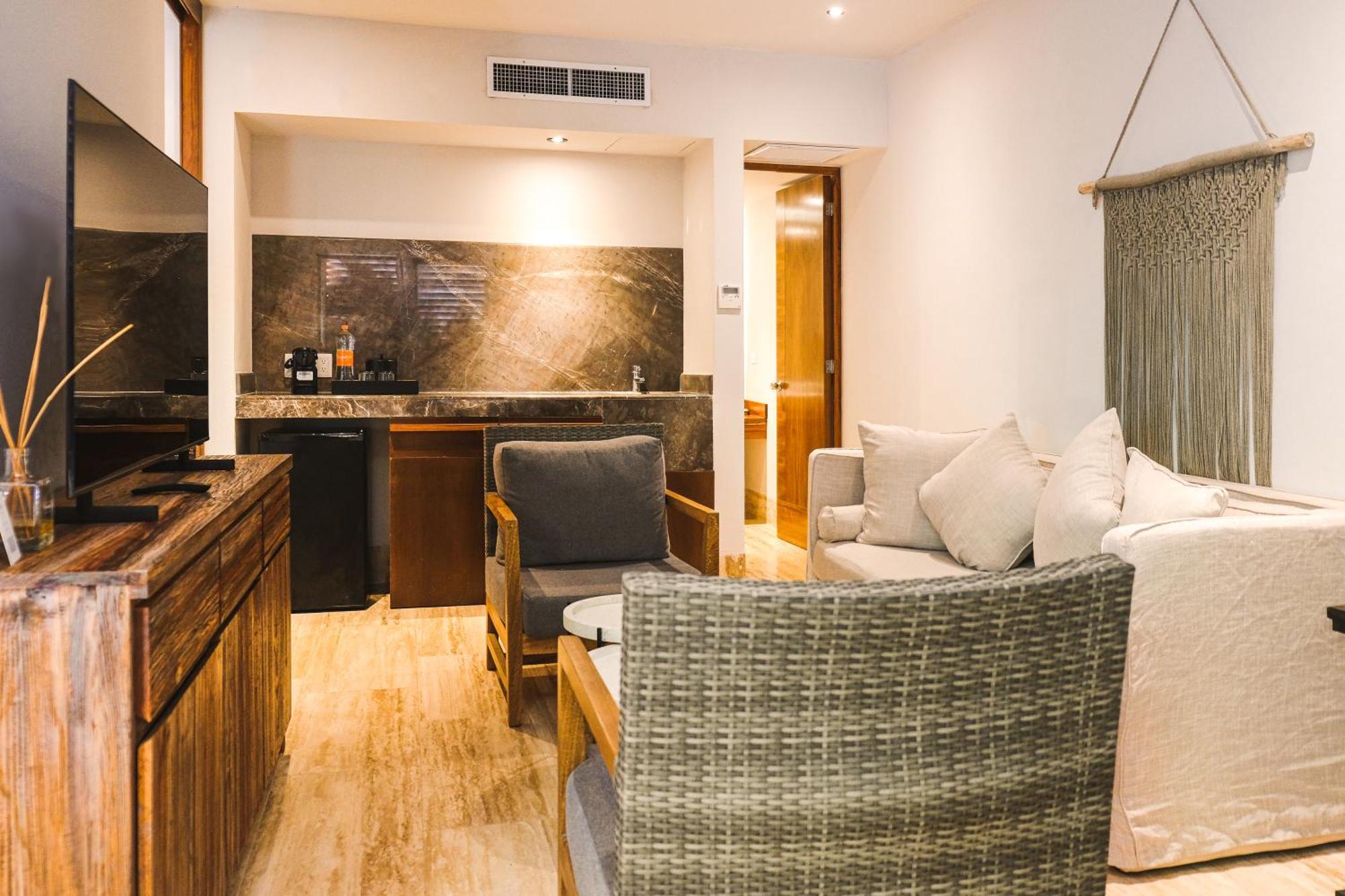 One-Bedroom King Suite