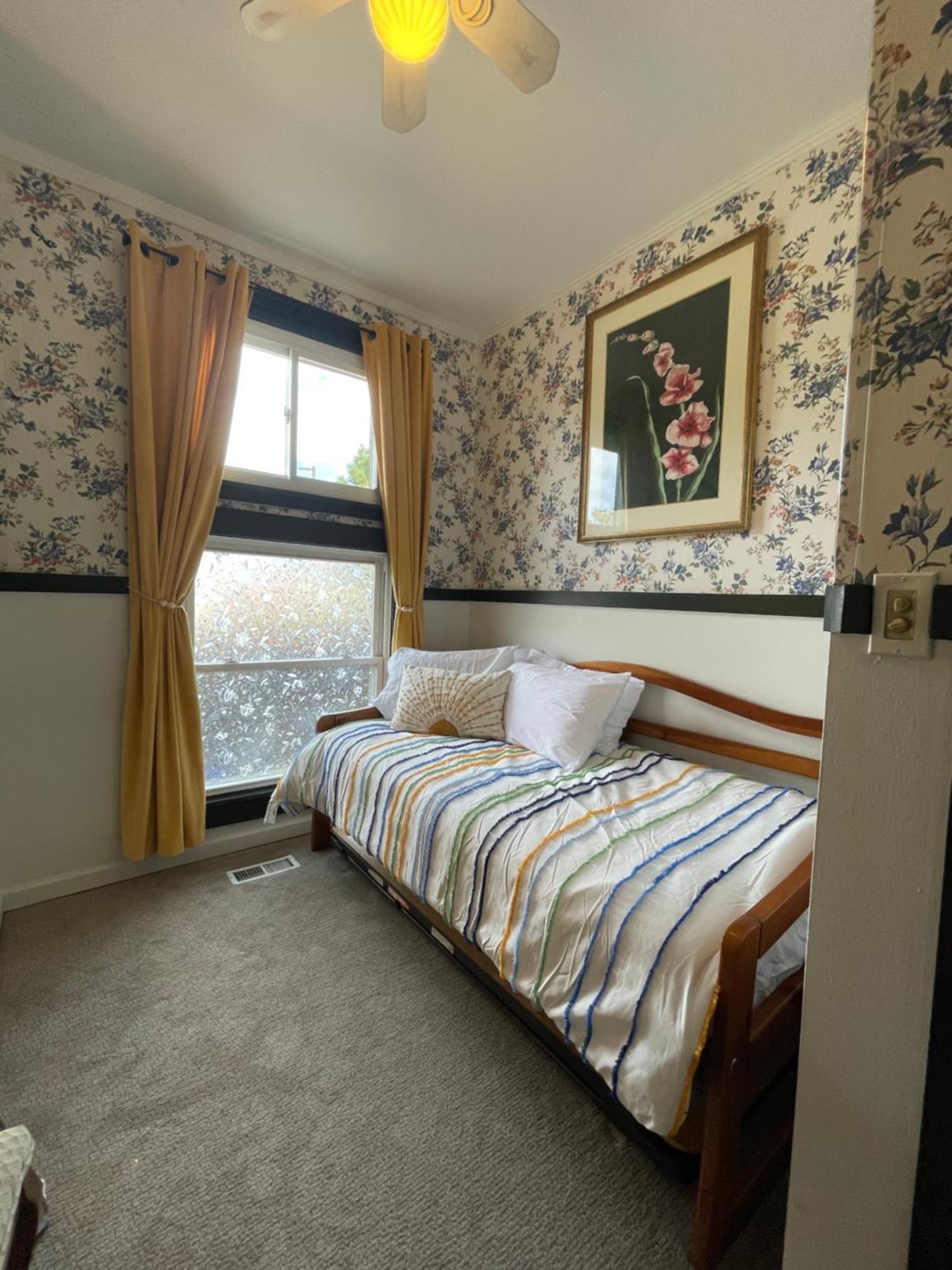 Deluxe Queen Suite