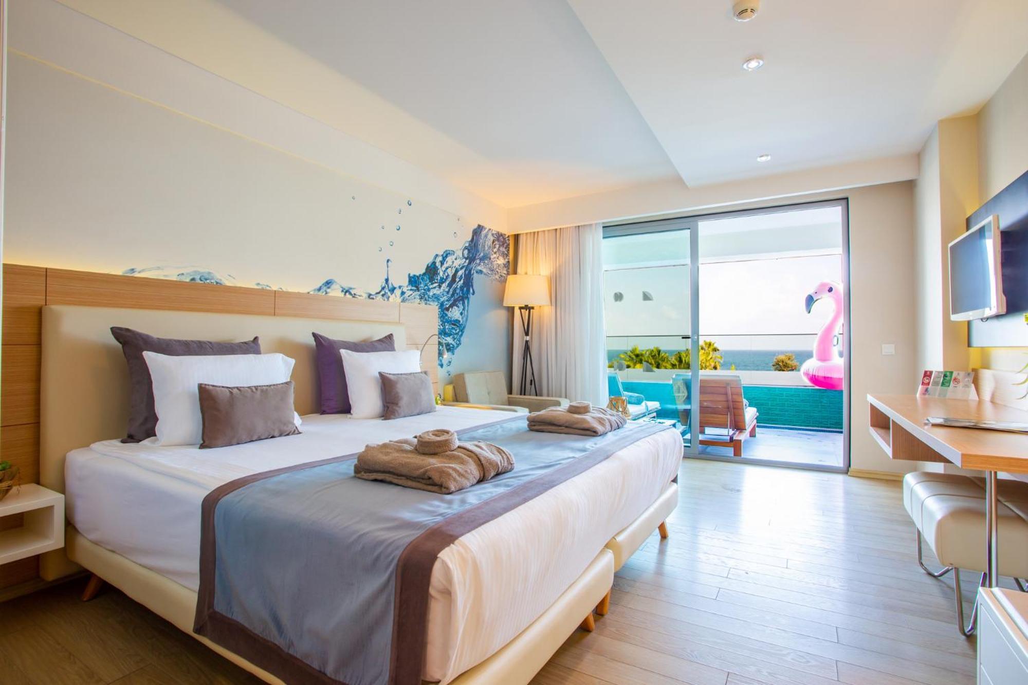 Deluxe Double Room Pool Access