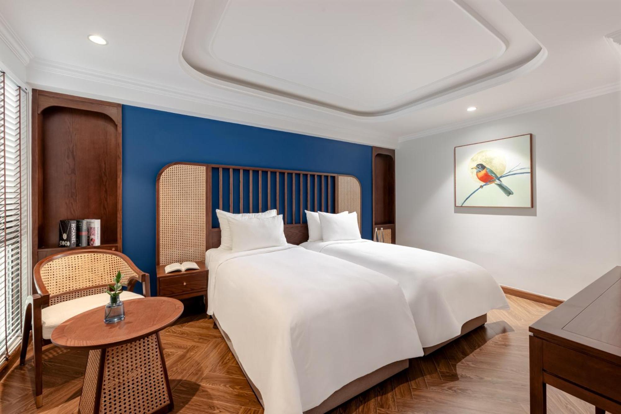 Deluxe Room – Internal Window