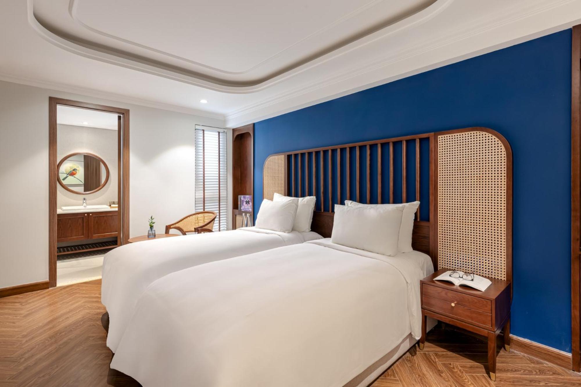 Deluxe Room – Internal Window